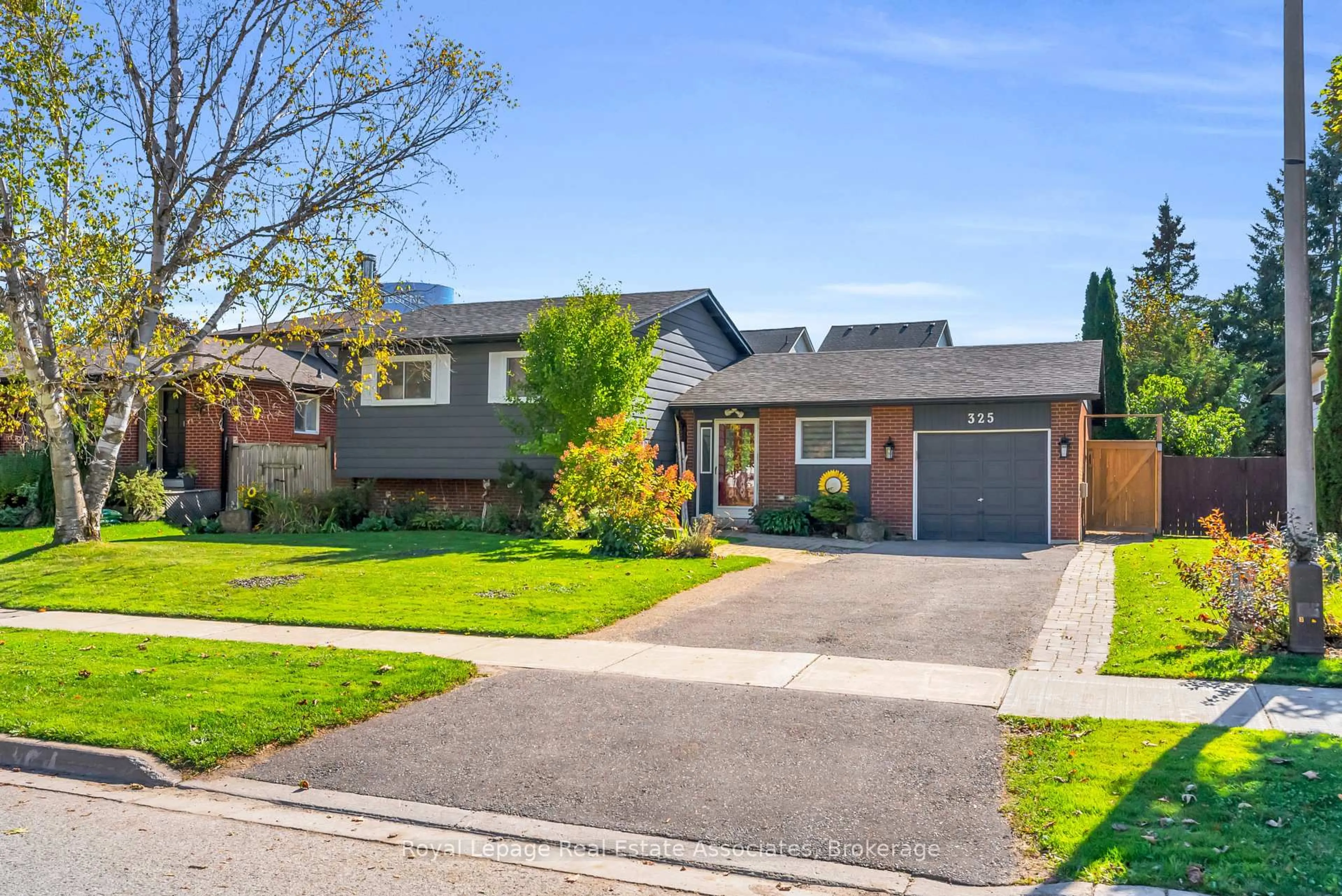 Home with brick exterior material, street for 325 Simon St, Shelburne Ontario L9V 2Y5