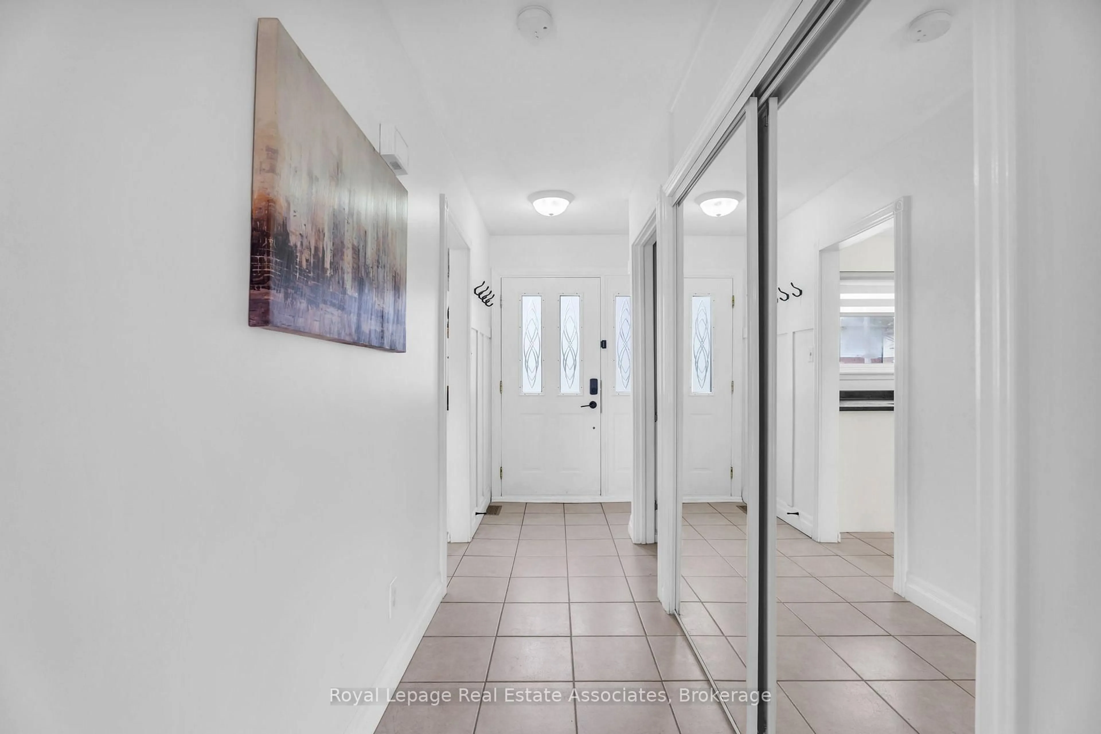 Indoor foyer for 325 Simon St, Shelburne Ontario L9V 2Y5