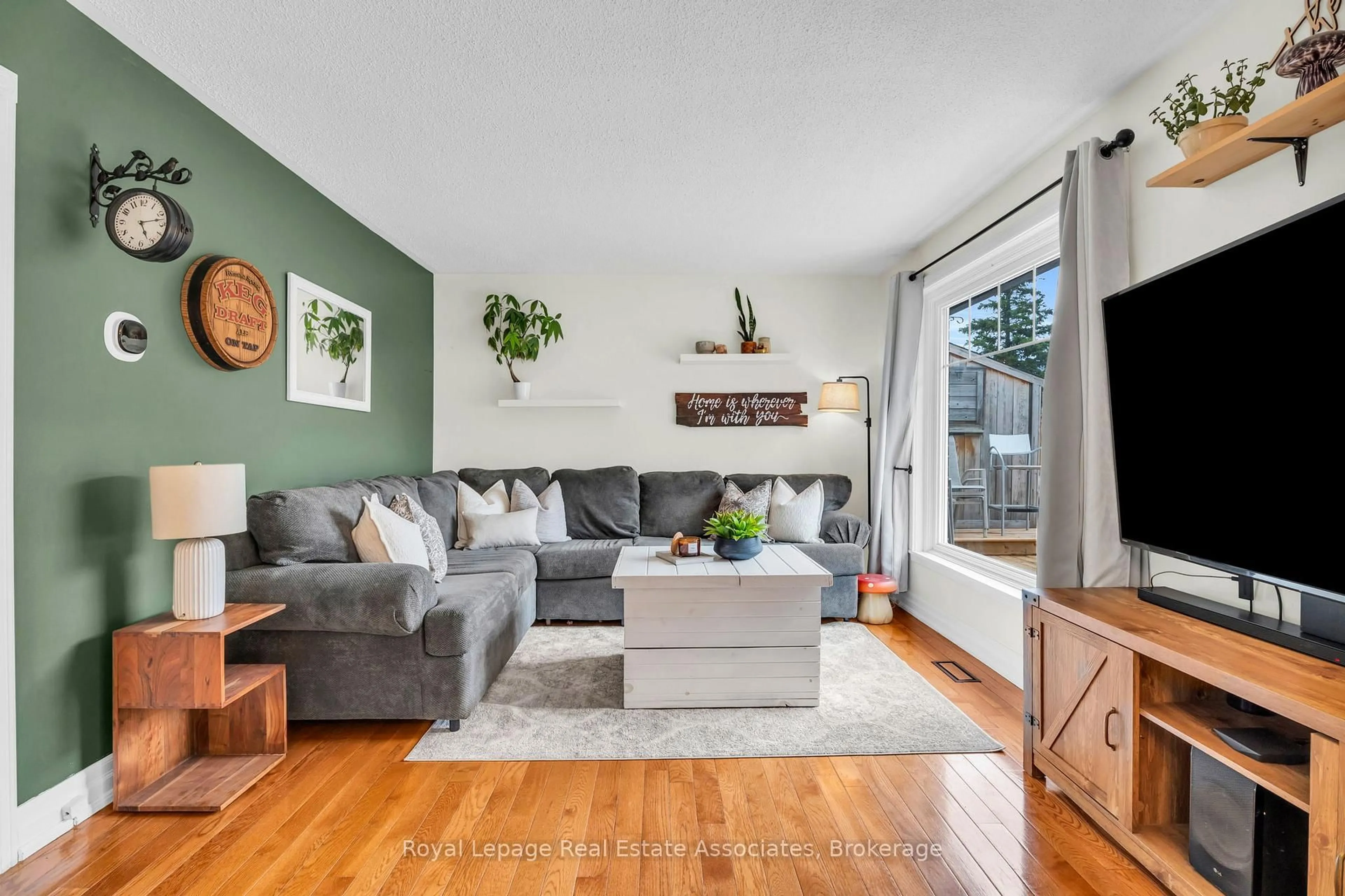 Living room with furniture, unknown for 325 Simon St, Shelburne Ontario L9V 2Y5