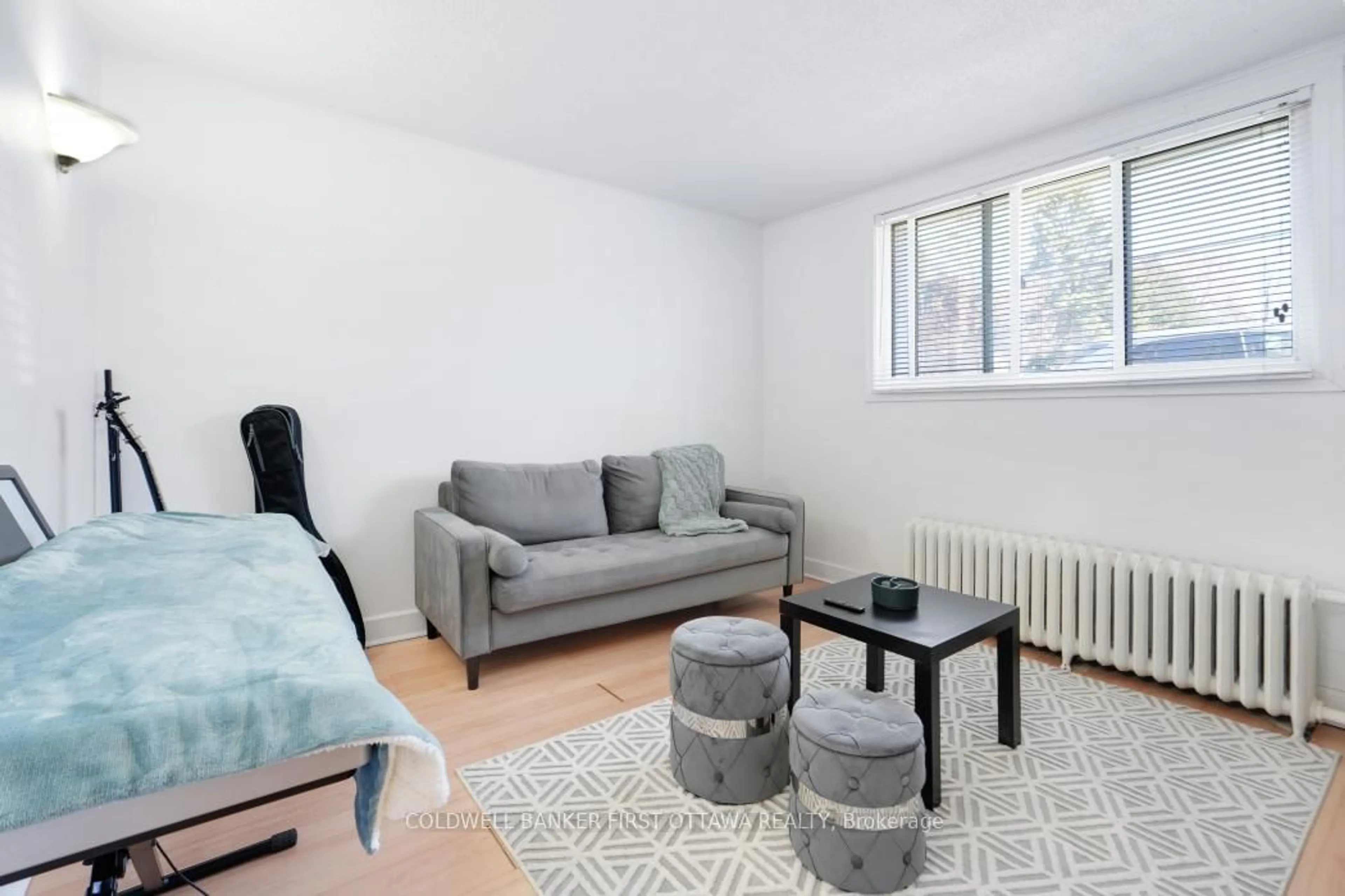 Living room with furniture, unknown for 95 Barrette St, Ottawa Ontario K1L 8A2