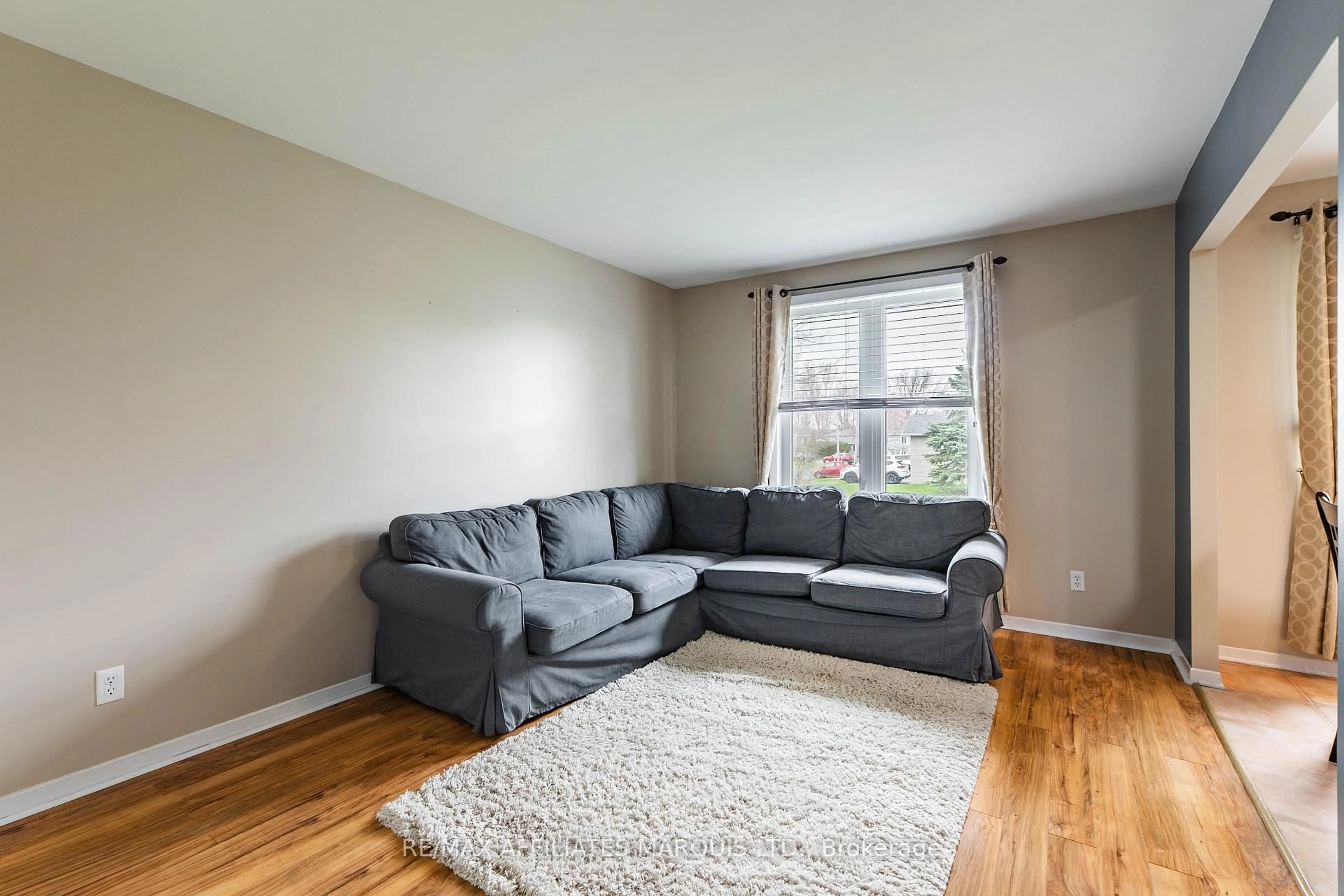 Living room with furniture, unknown for 1754 Branch Dr, Cornwall Ontario K6J 5S6