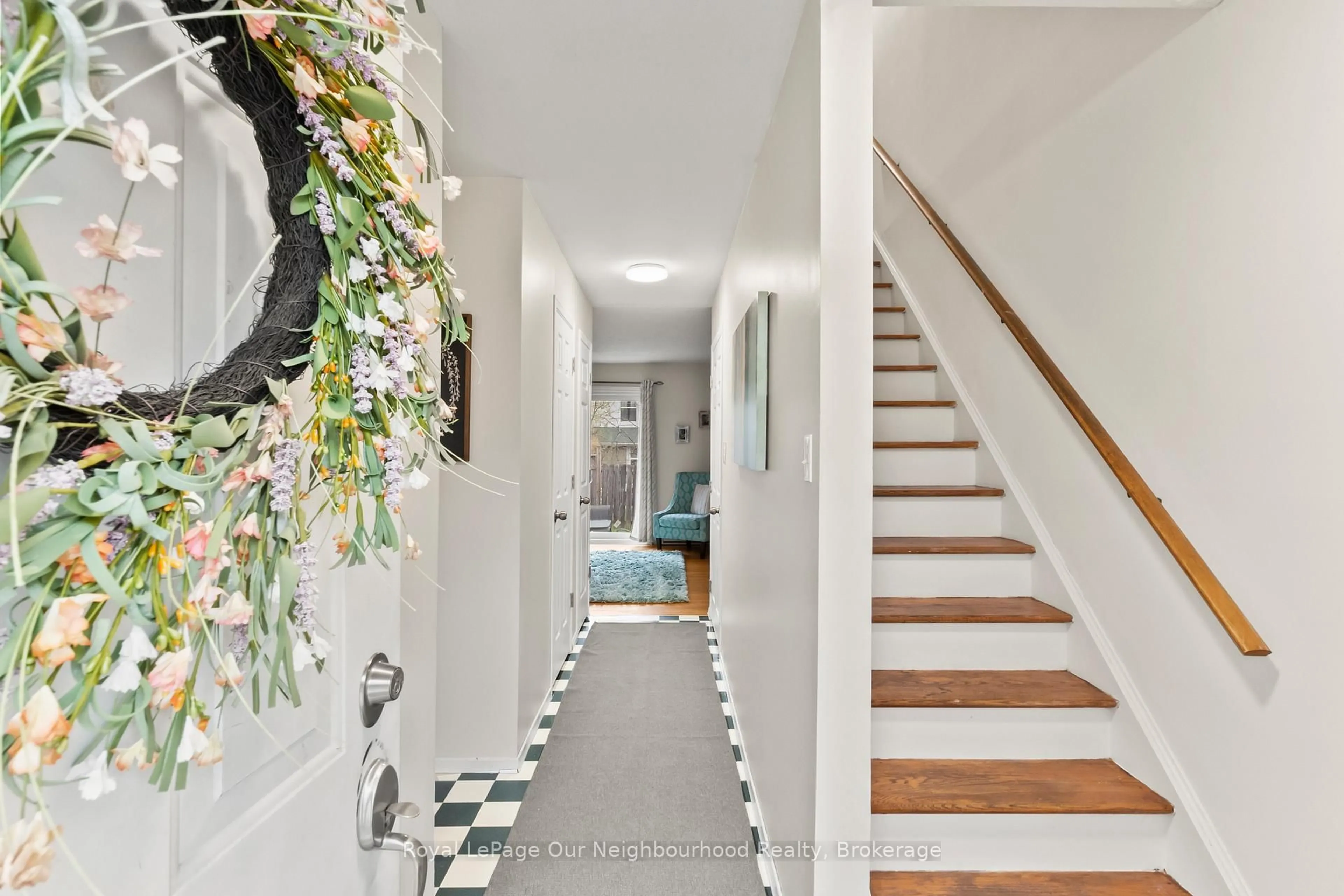 Indoor entryway for 43 Prince of Wales Dr #9D, Belleville Ontario K8P 2T5