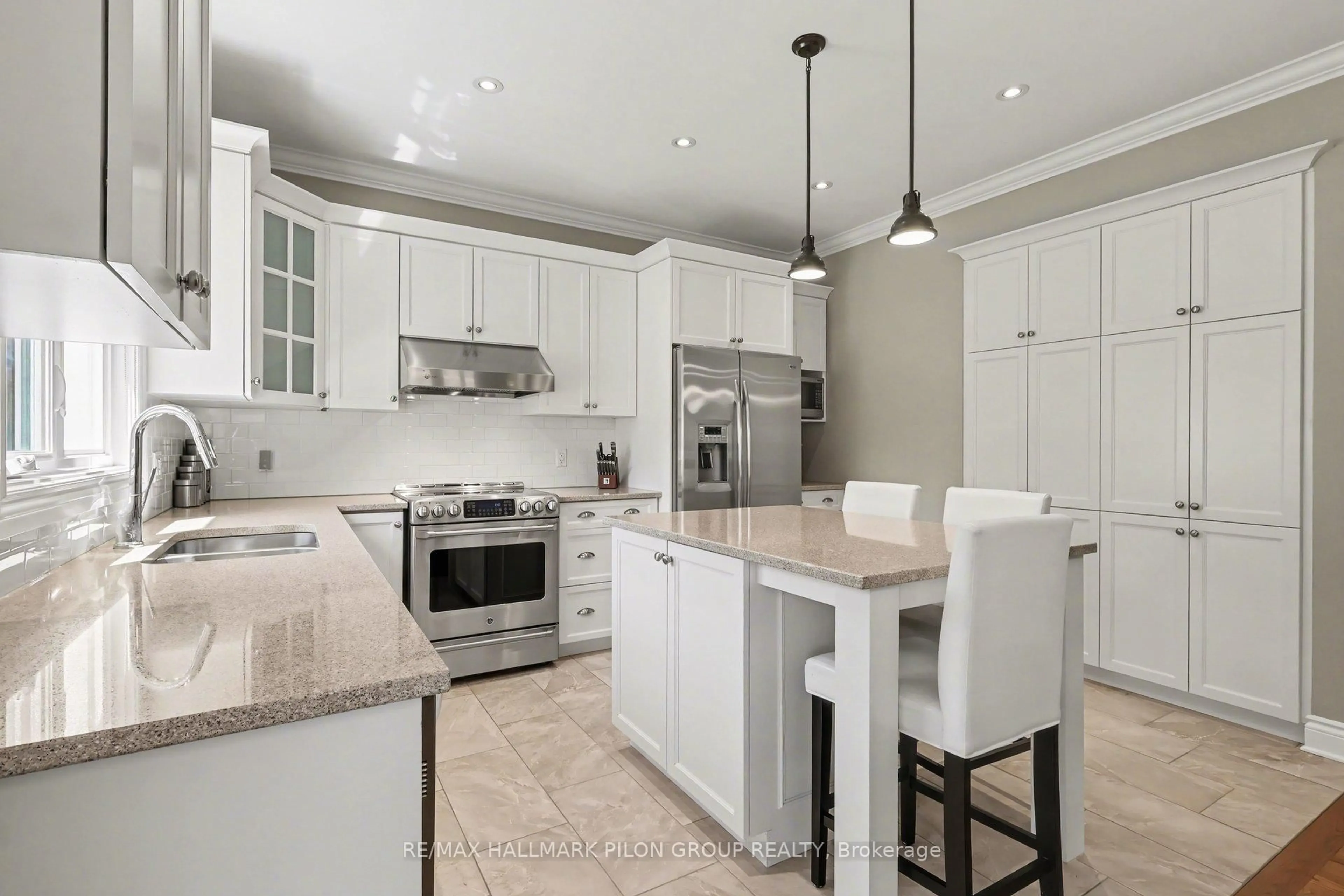 Open concept kitchen, ceramic/tile floor for 1754 Celine St, Clarence-Rockland Ontario K0A 1N0