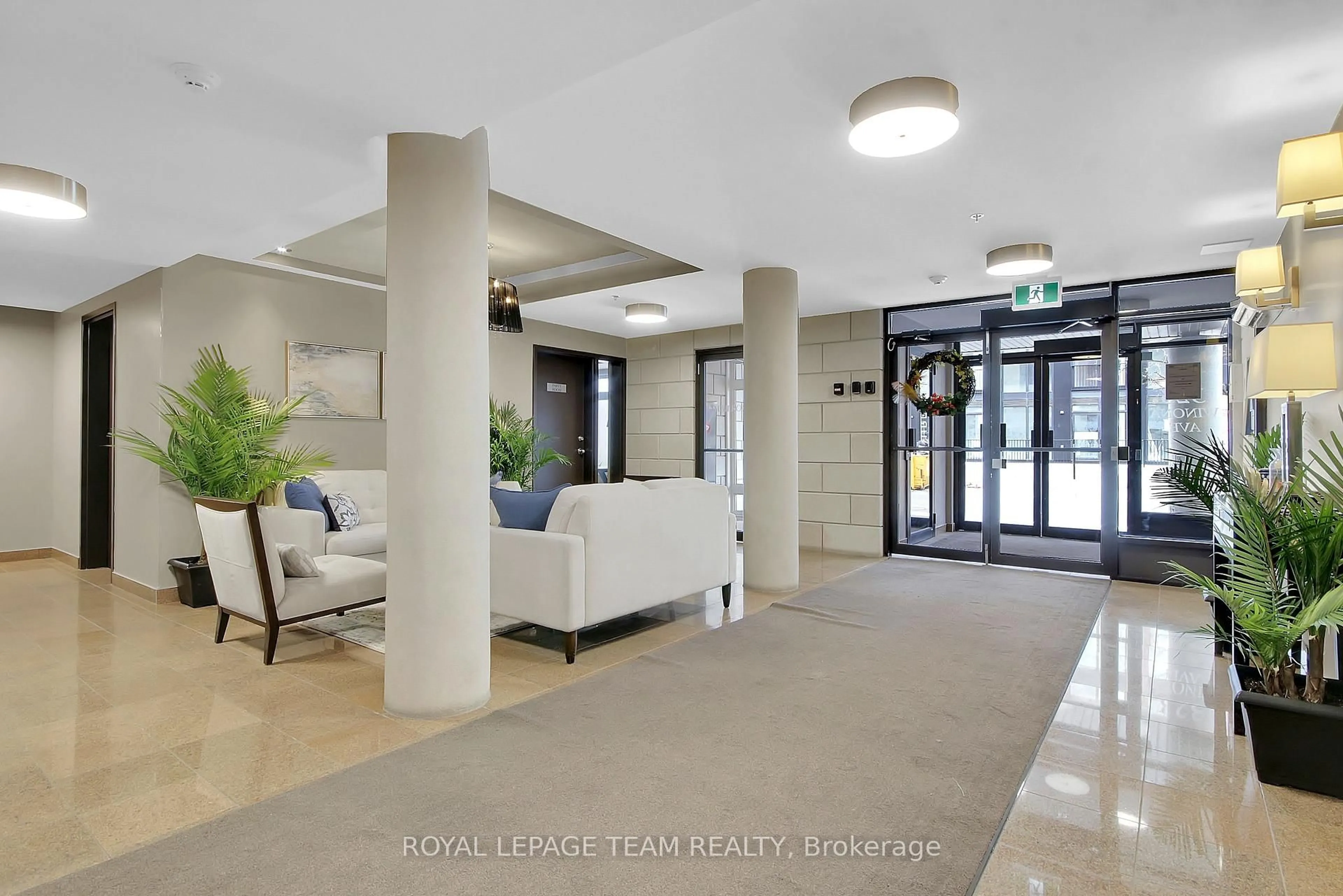 Indoor foyer for 323 Winona Ave #208, Ottawa Ontario K1Z 5H3