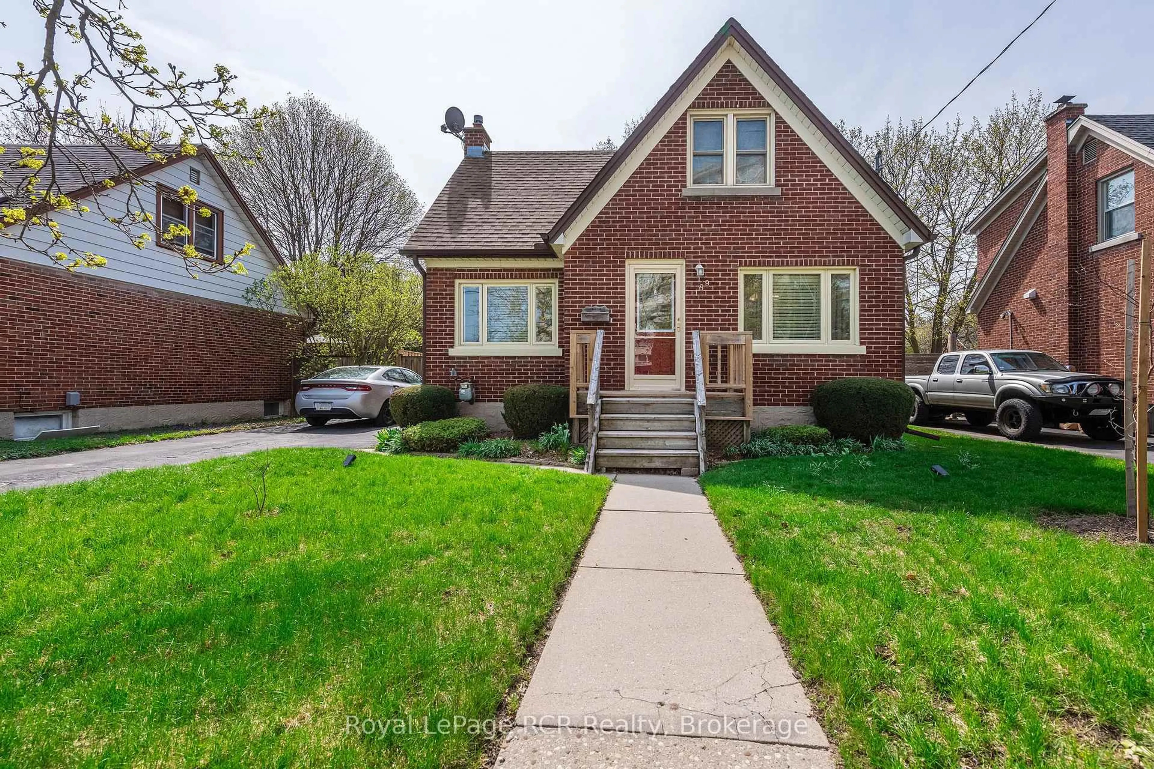 Home with brick exterior material, street for 189 Margaret Ave, Kitchener Ontario N2H 4J1