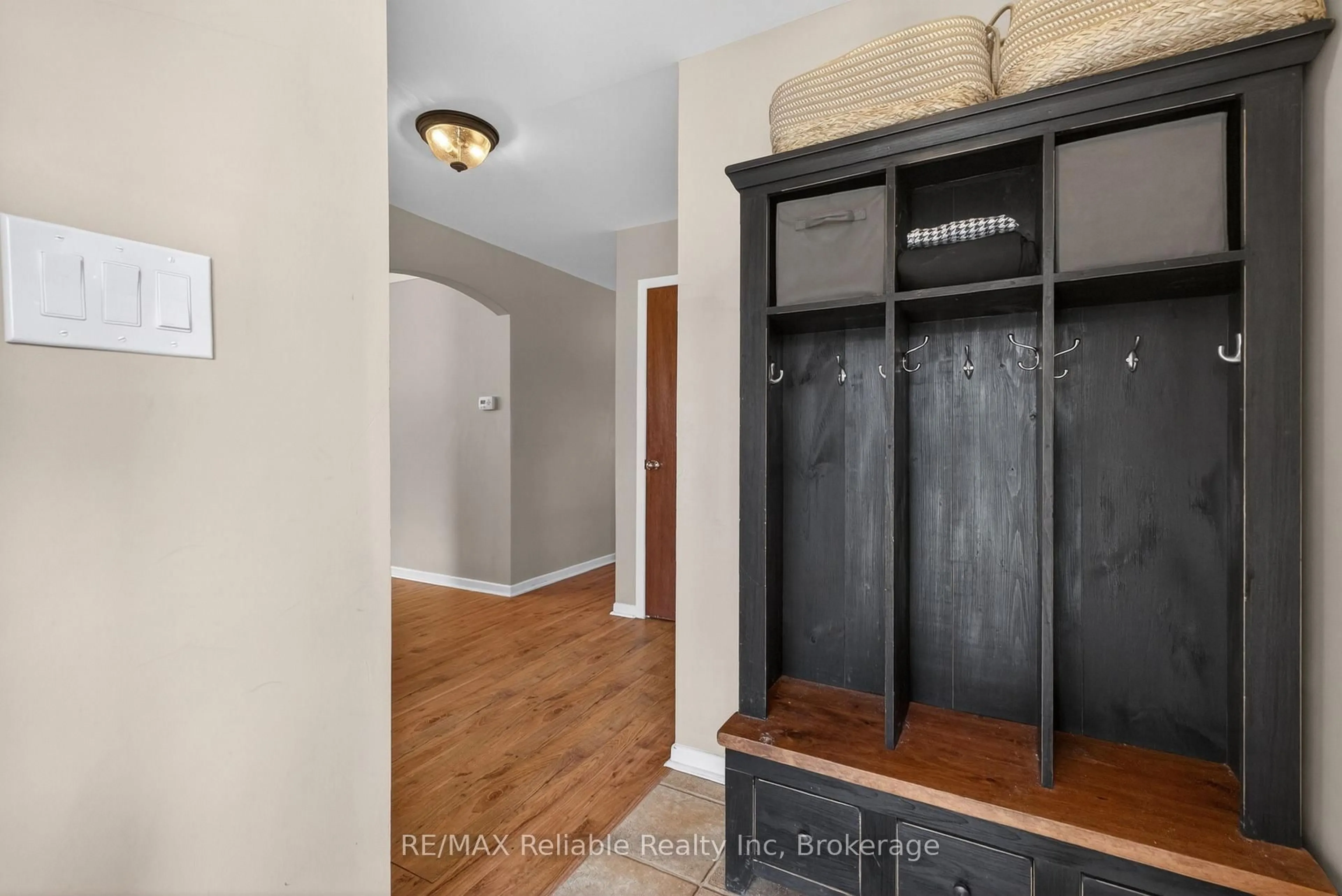 Indoor entryway for 131 Cayley St, Goderich Ontario N7A 1Z9