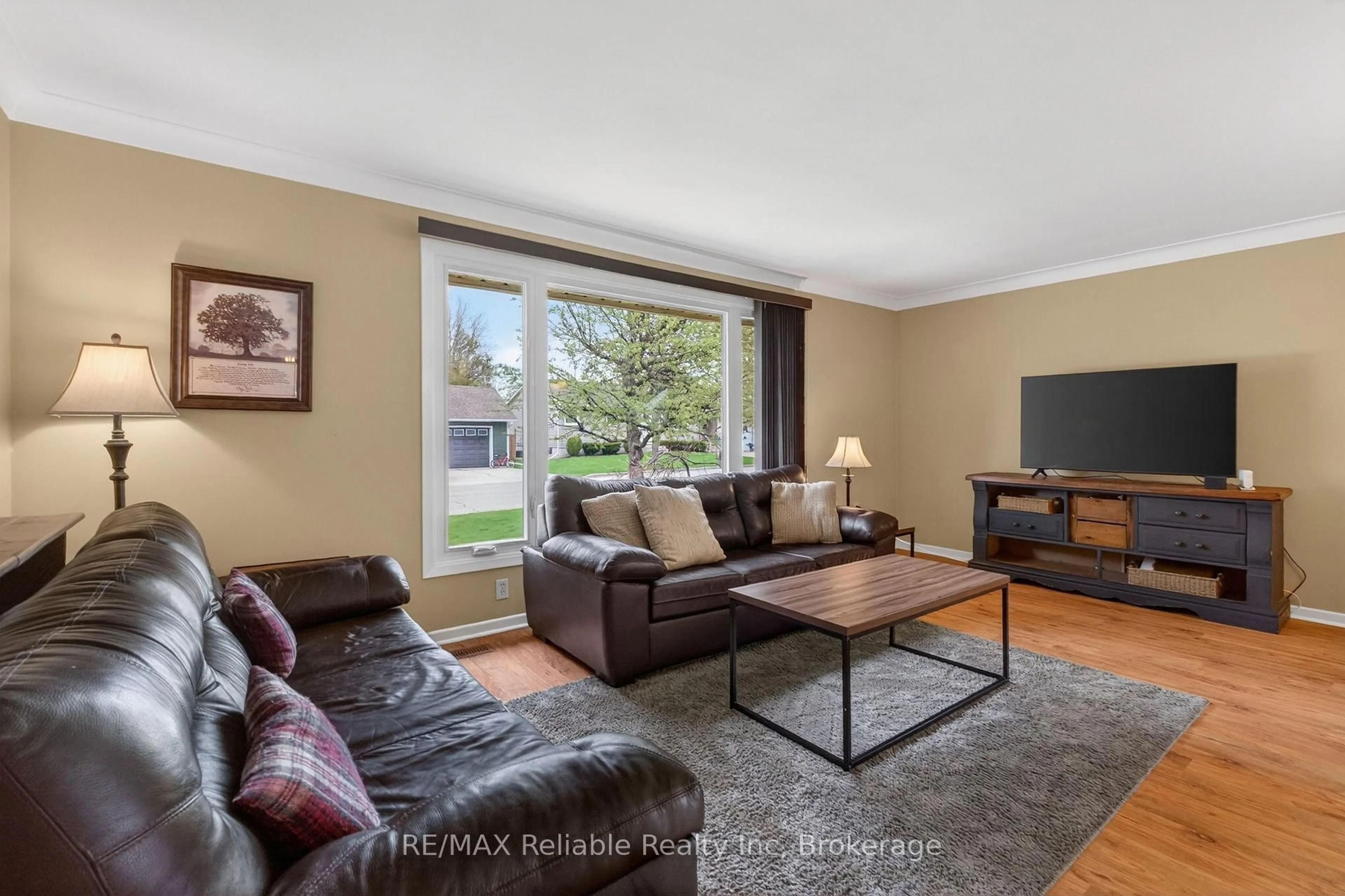 Living room with furniture, unknown for 131 Cayley St, Goderich Ontario N7A 1Z9