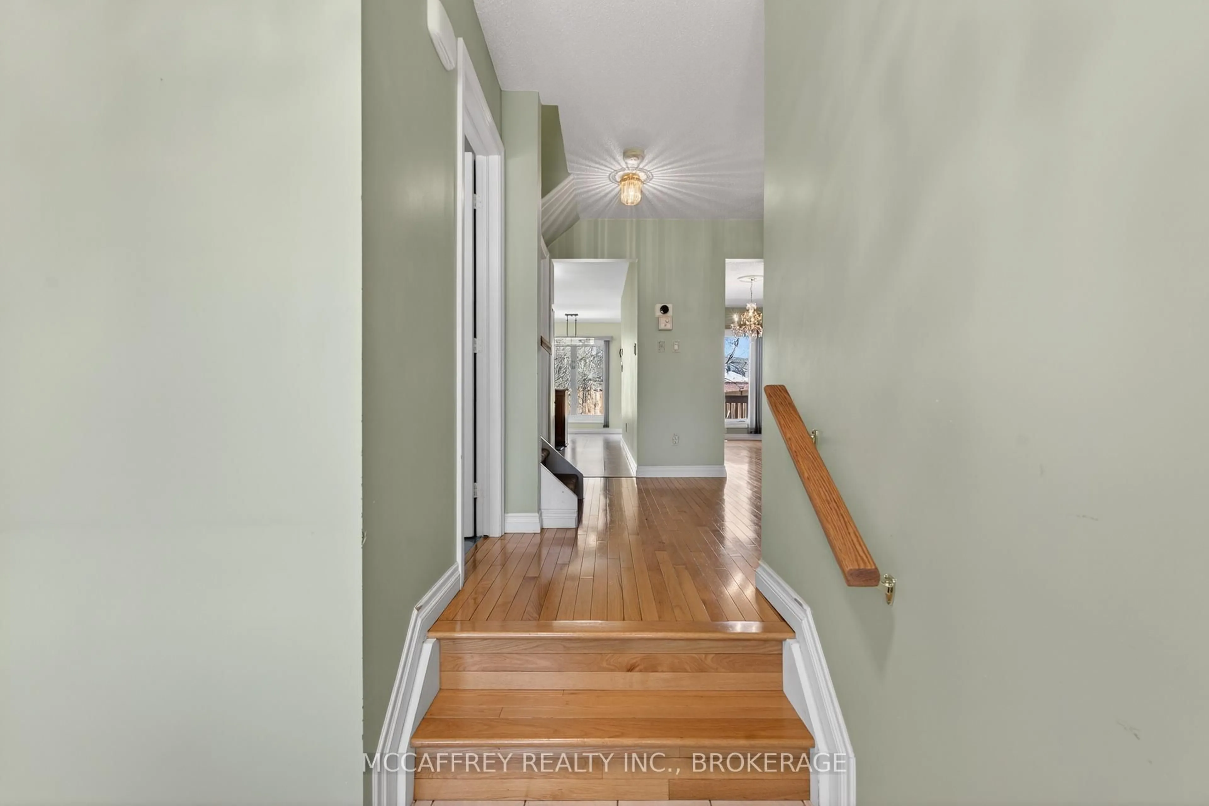 Indoor entryway for 508 Farnham Crt, Kingston Ontario K7M 8Y1