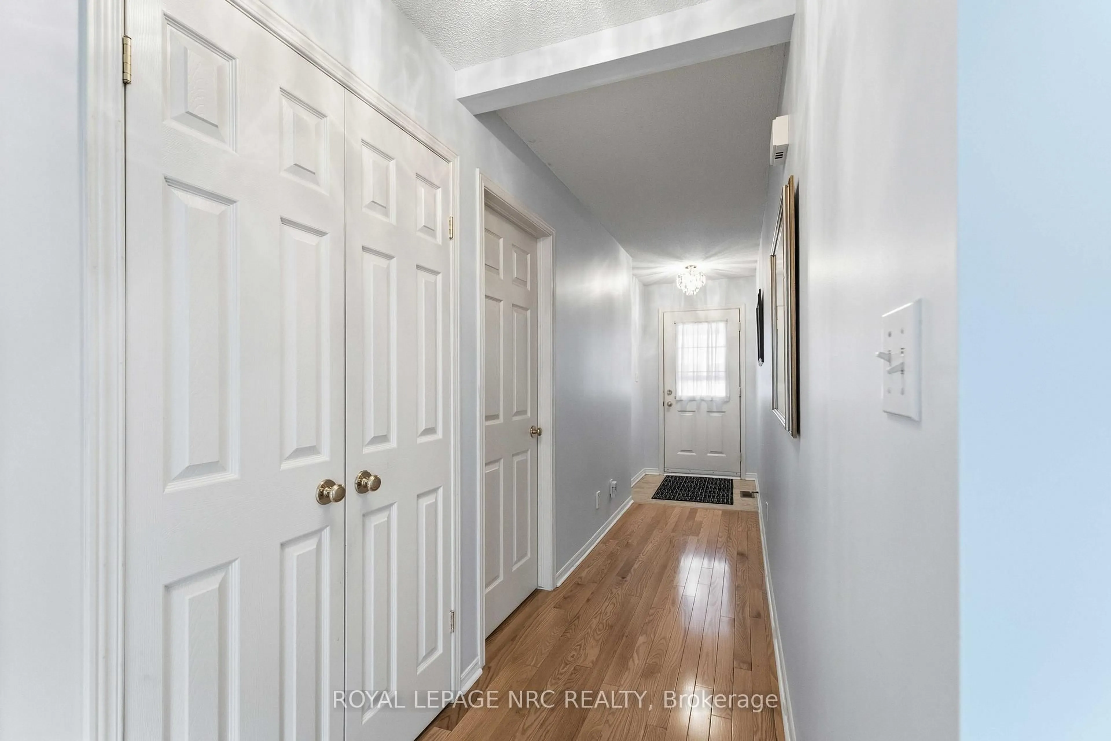 Indoor entryway for 4104 Loganberry Crt #2, Lincoln Ontario L0R 2C0