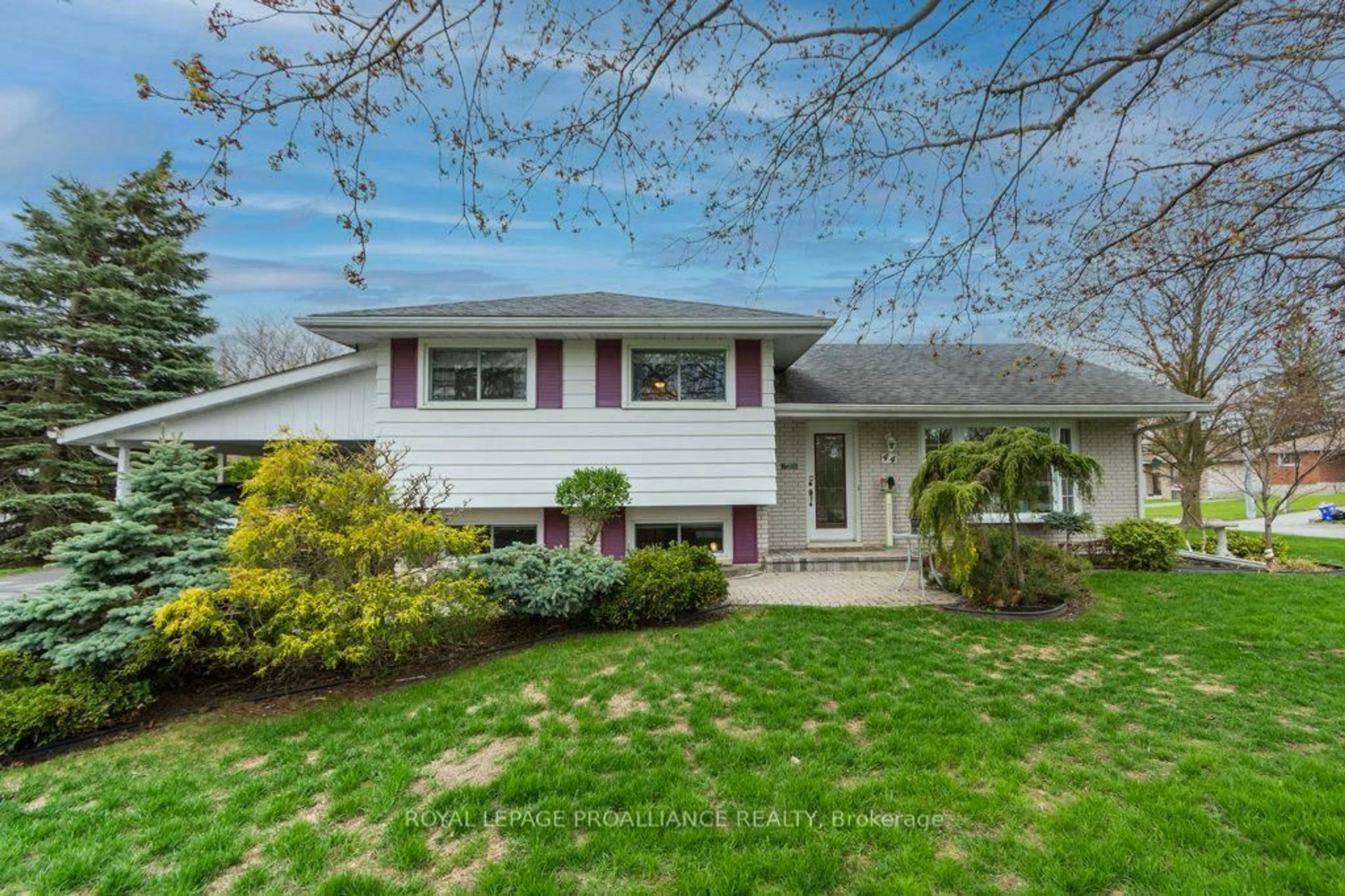 Home with vinyl exterior material, street for 44 Shoniker Ave, Quinte West Ontario K8V 2B5