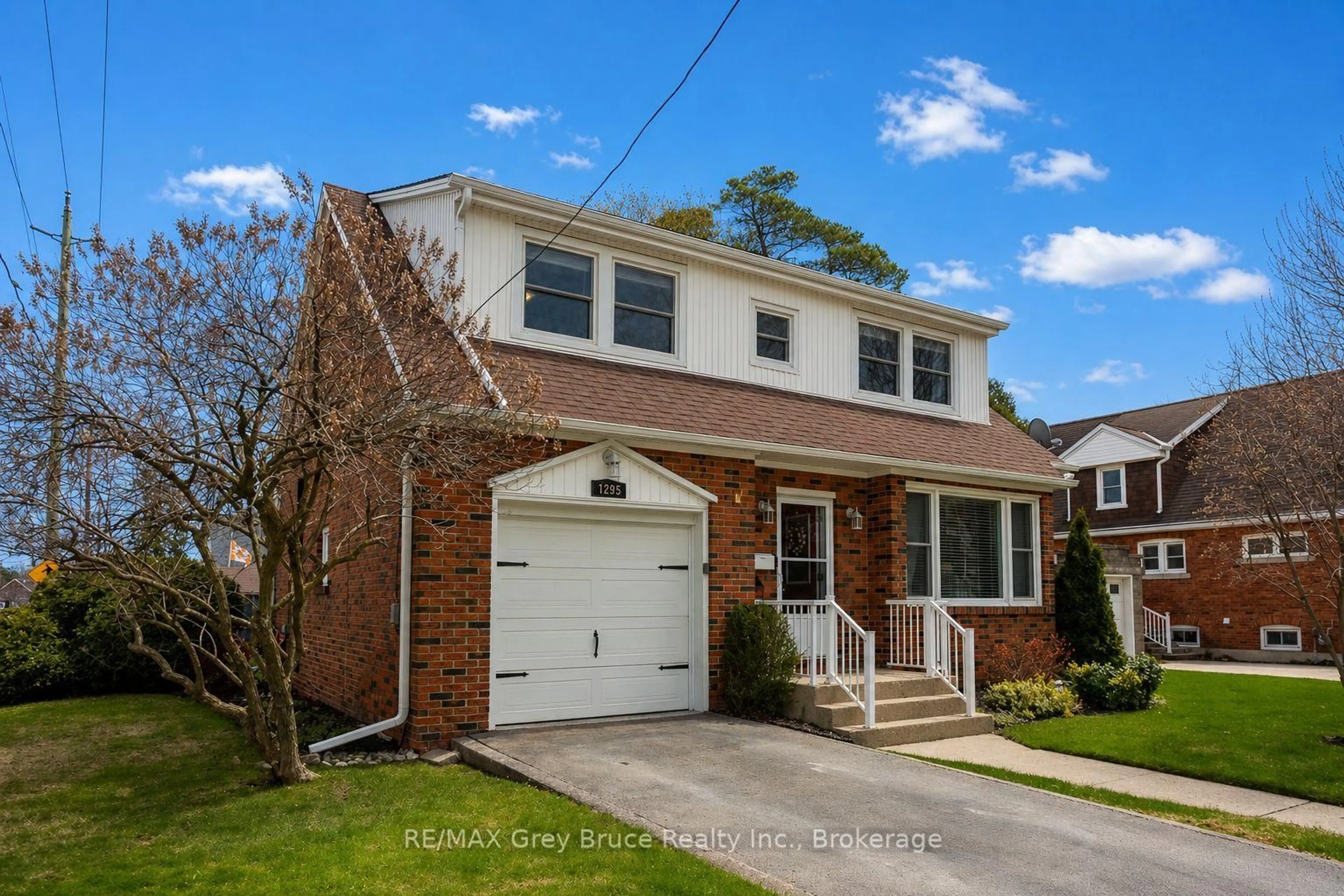 Home with brick exterior material, street for 1295 4th Ave, Owen Sound Ontario N4K 4W7