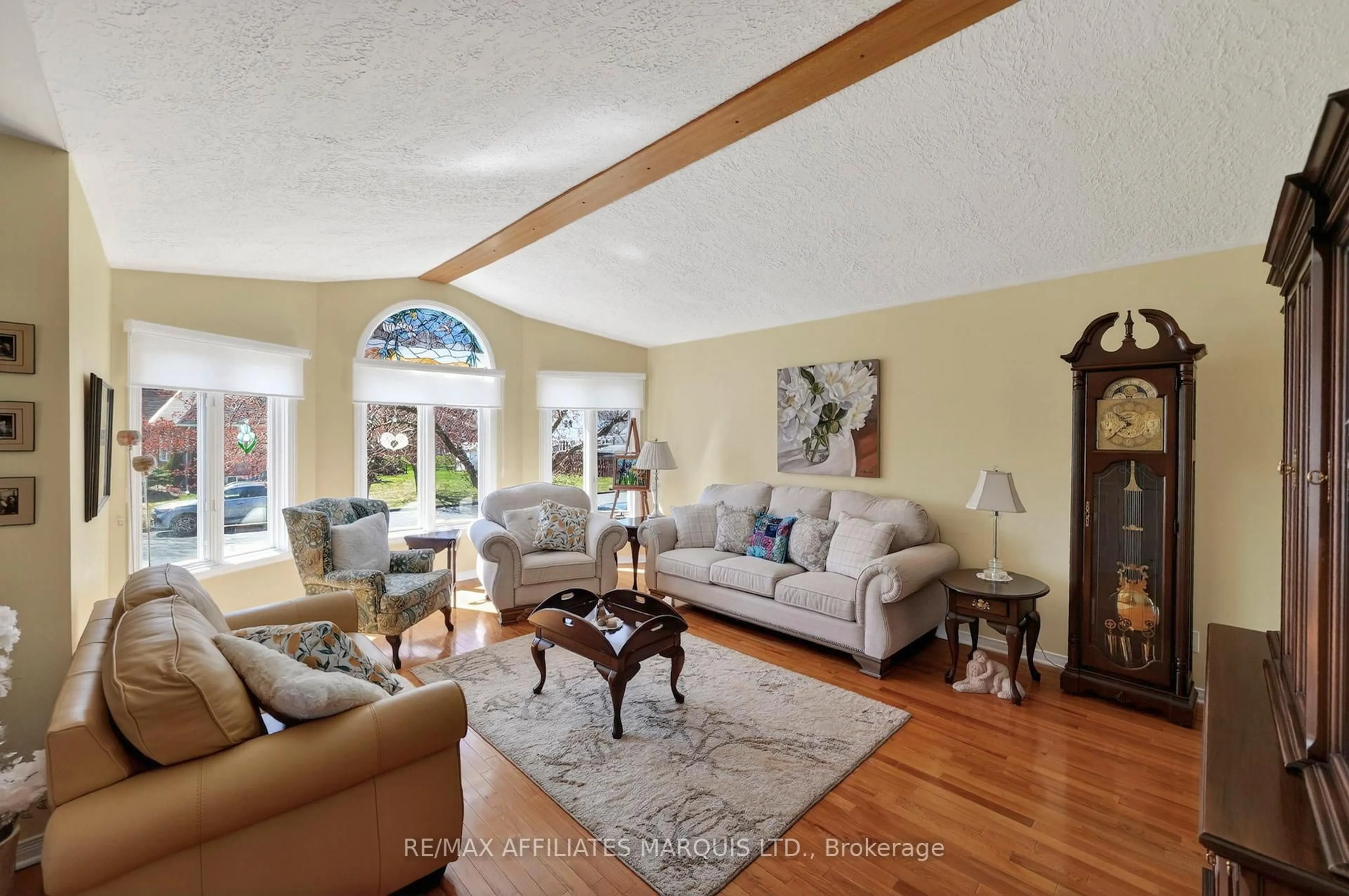 Living room with furniture, unknown for 576 Jo-Anne Cres, Cornwall Ontario K6H 6Z6