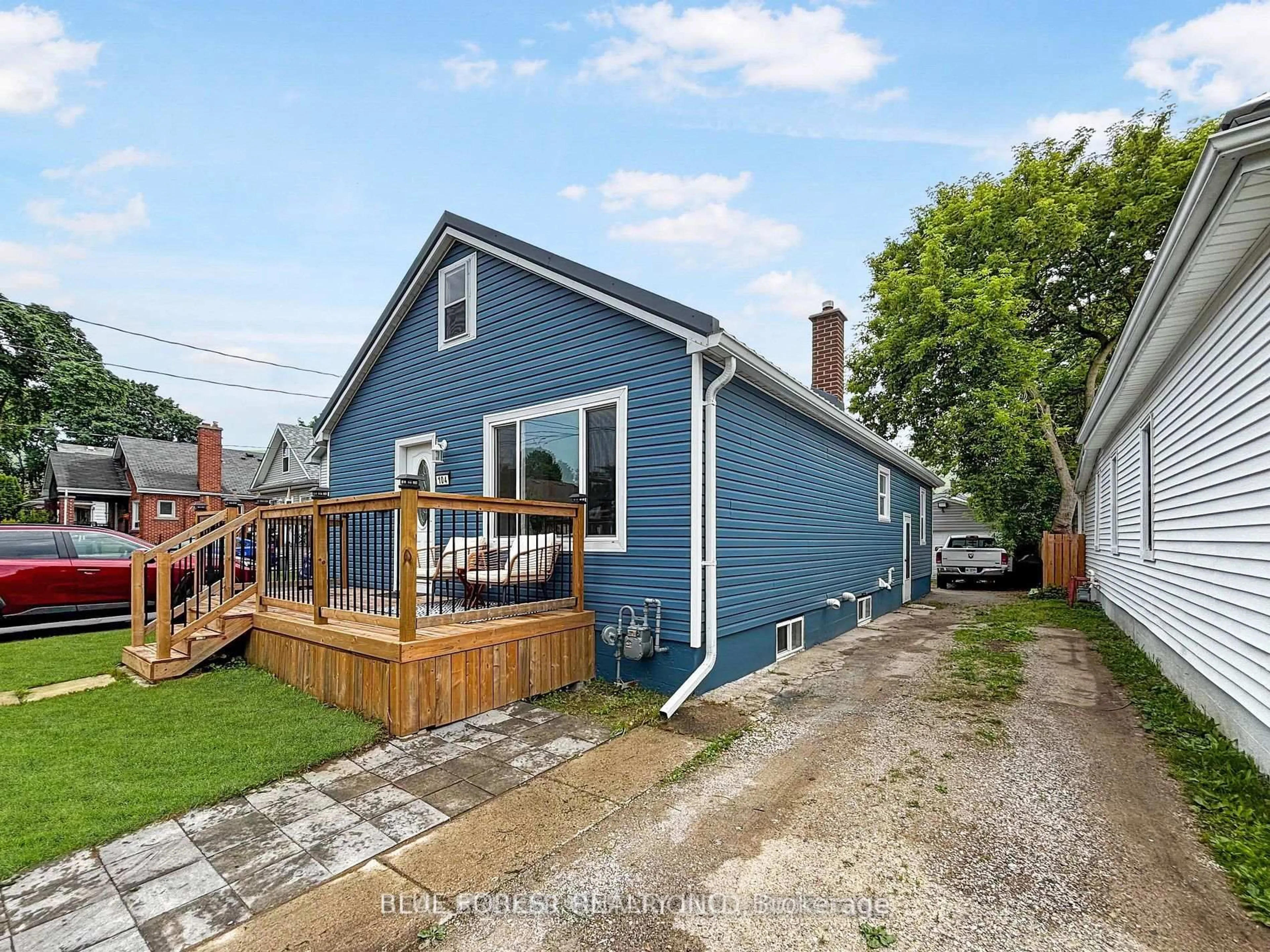 Unknown for 104 Delaware St, London East Ontario N5Z 2N5