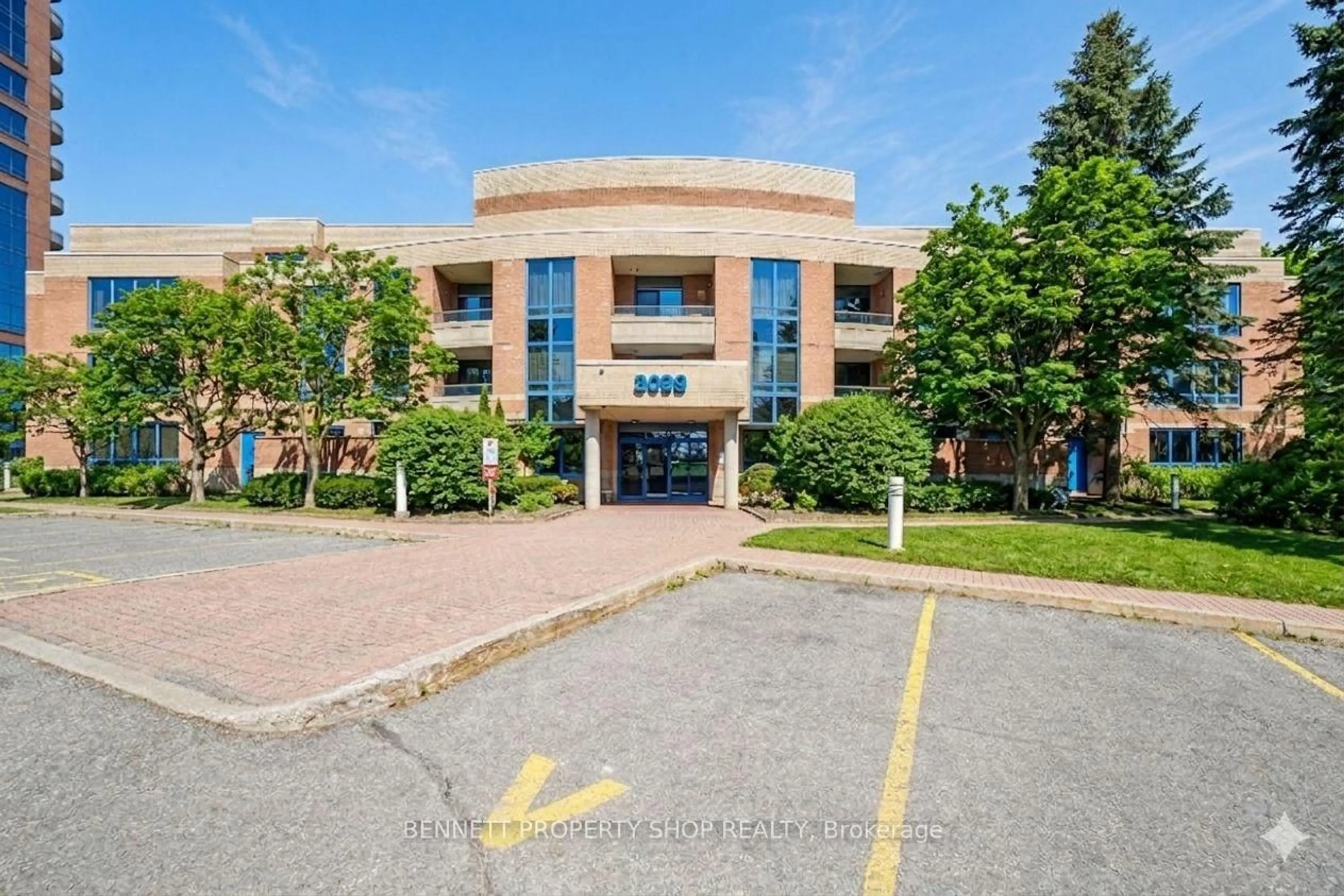 Indoor foyer for 3099 Carling Ave #305, Ottawa Ontario K2H 5A6