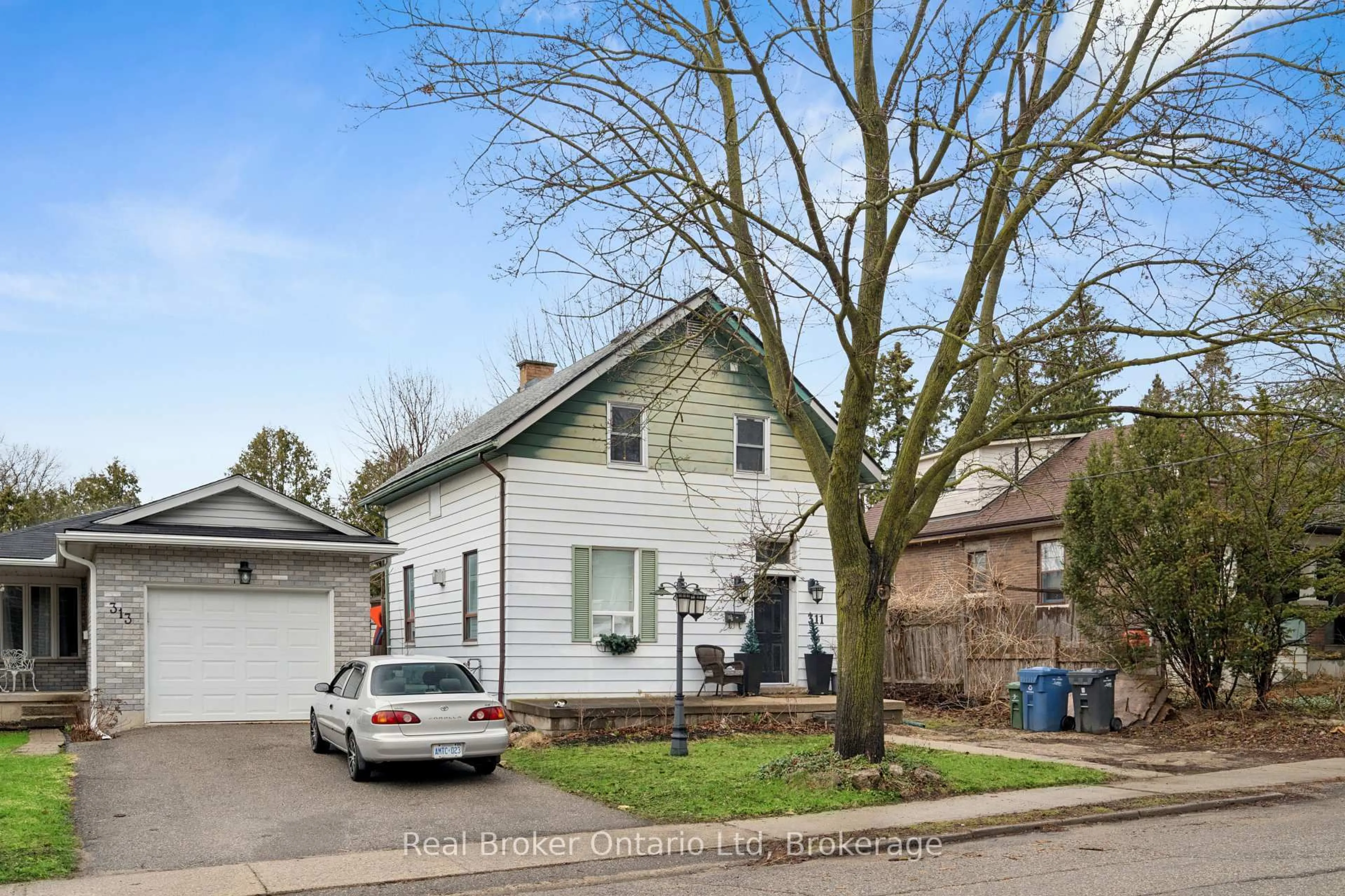 Home with vinyl exterior material, street for 311 suffolk St, Guelph Ontario N1K 2K2