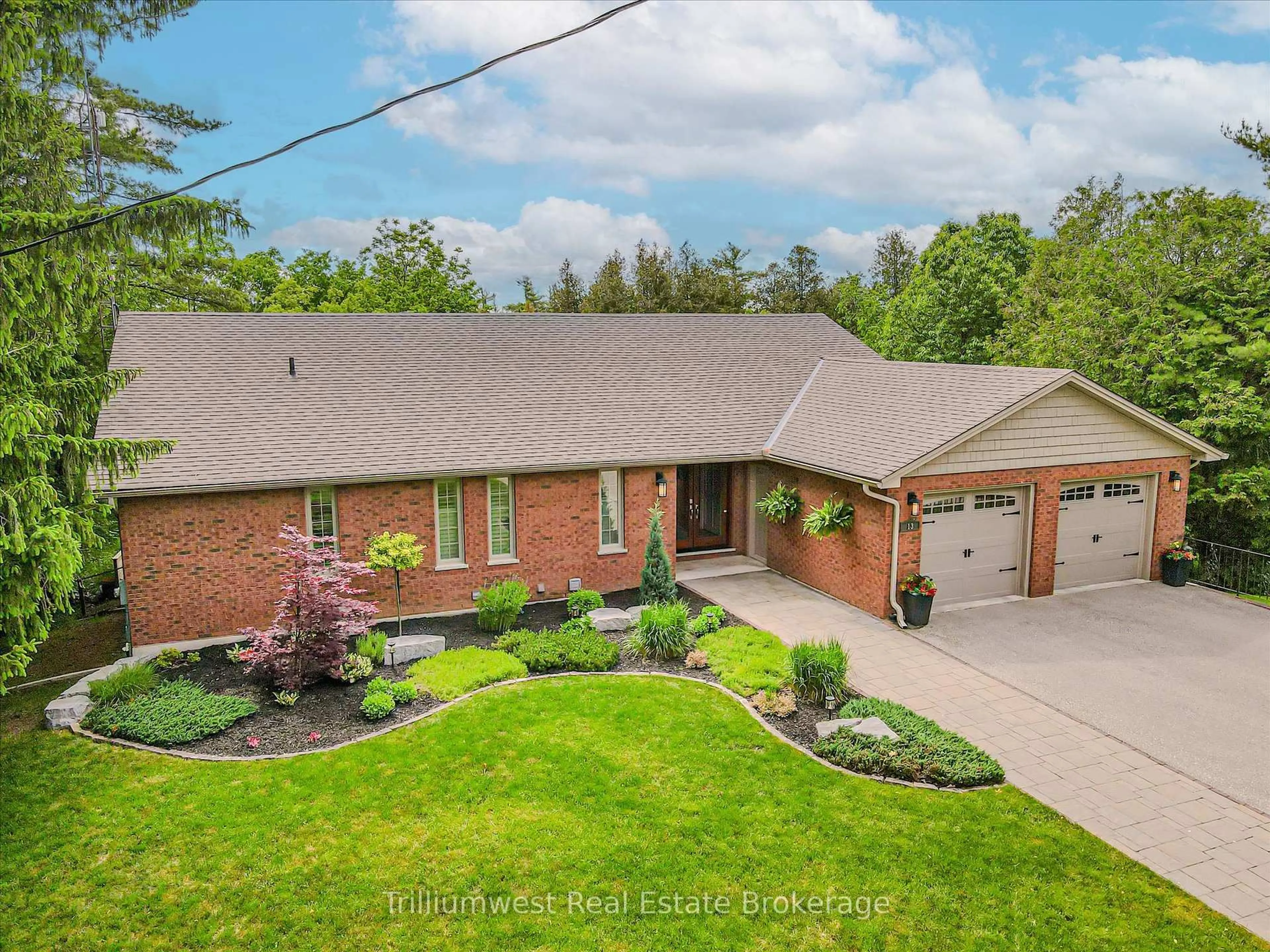 A pic from outside/outdoor area/front of a property/back of a property/a pic from drone, street for 13 Randell Dr, Guelph/Eramosa Ontario N1H 6J4