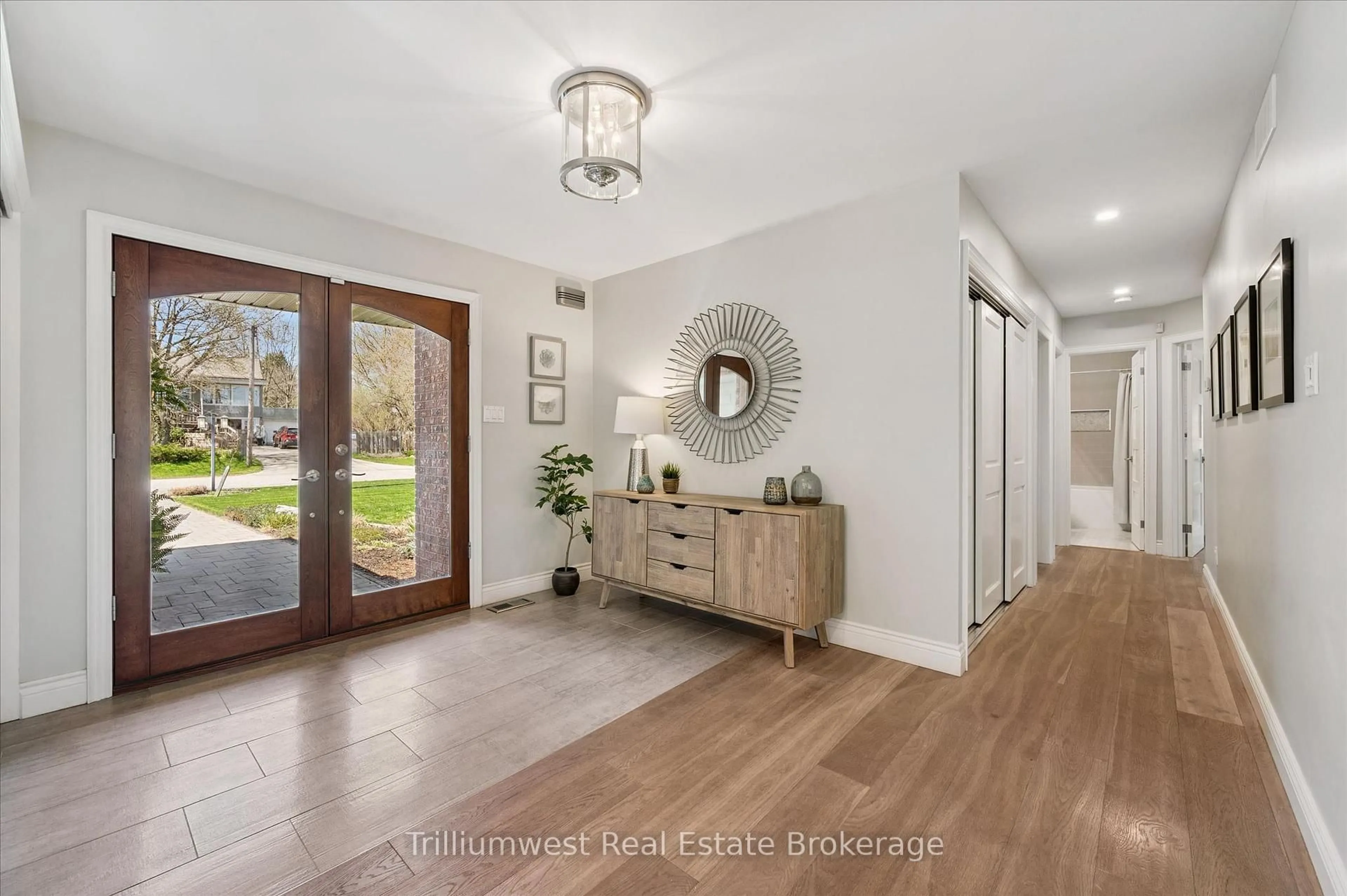 Indoor entryway for 13 Randell Dr, Guelph/Eramosa Ontario N1H 6J4