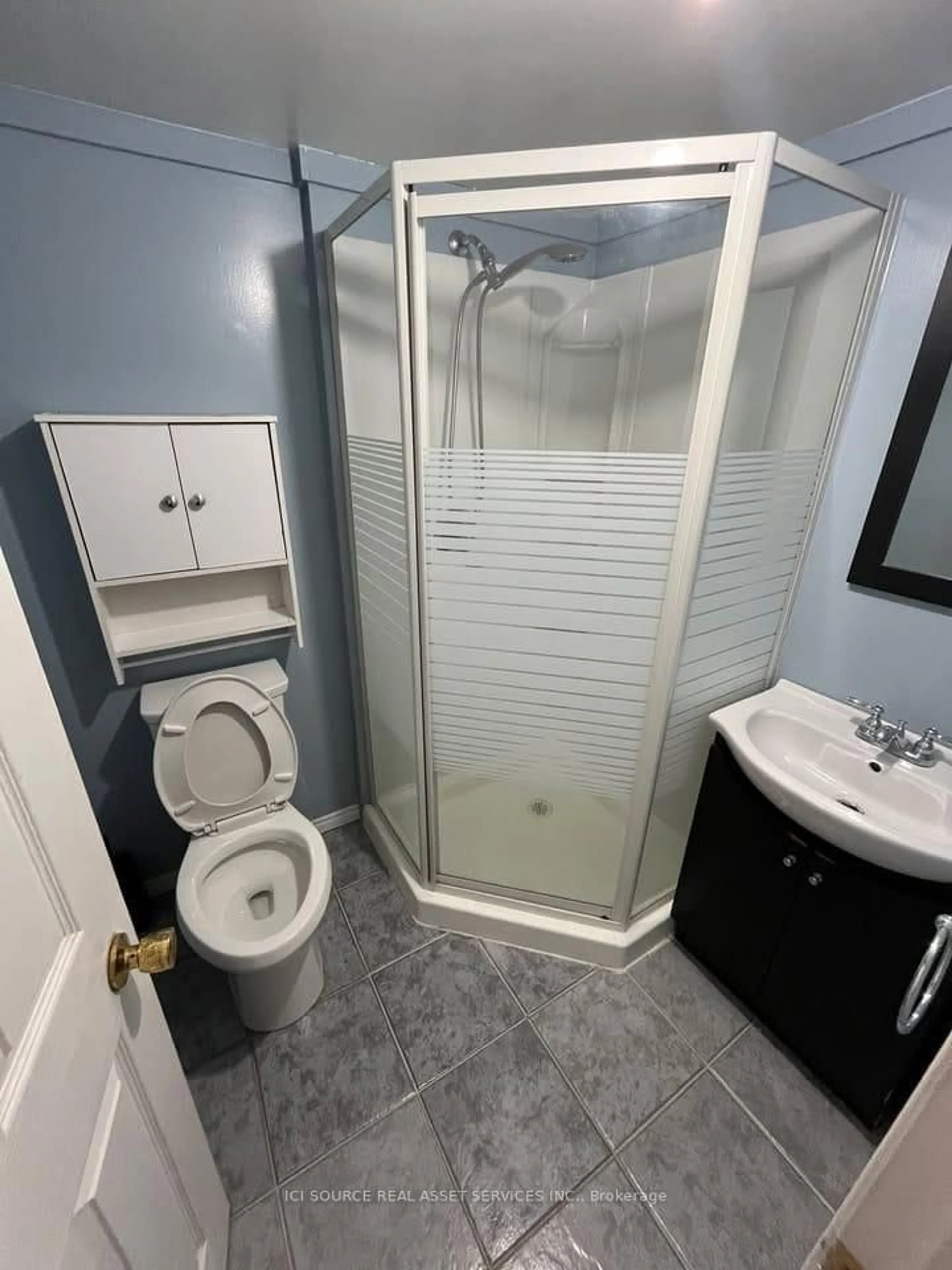 Standard bathroom, unknown for 163 Herbert St, Peterborough Ontario K9H 6J1