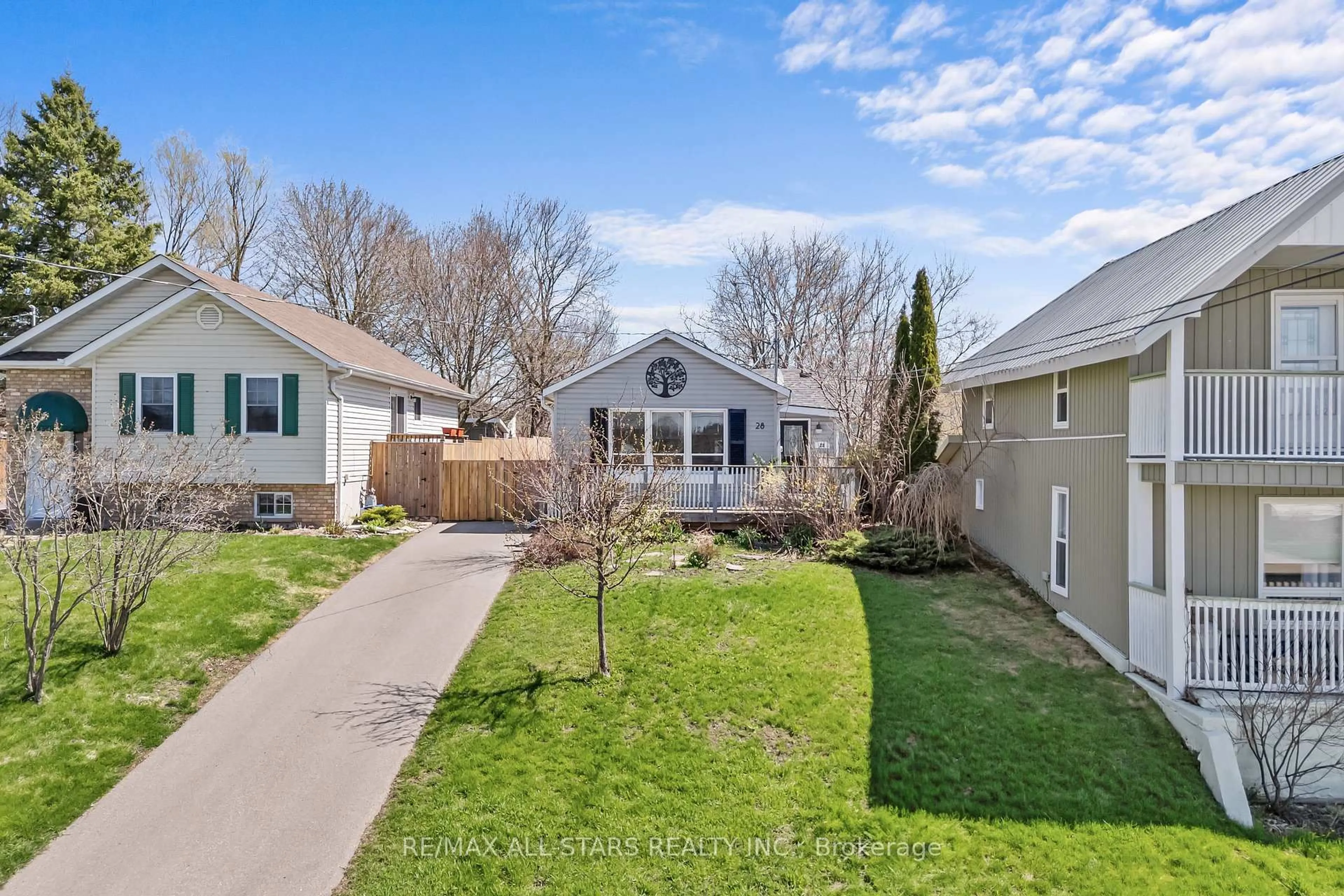 A pic from outside/outdoor area/front of a property/back of a property/a pic from drone, street for 28 Caroline St, Kawartha Lakes Ontario K9V 1T1