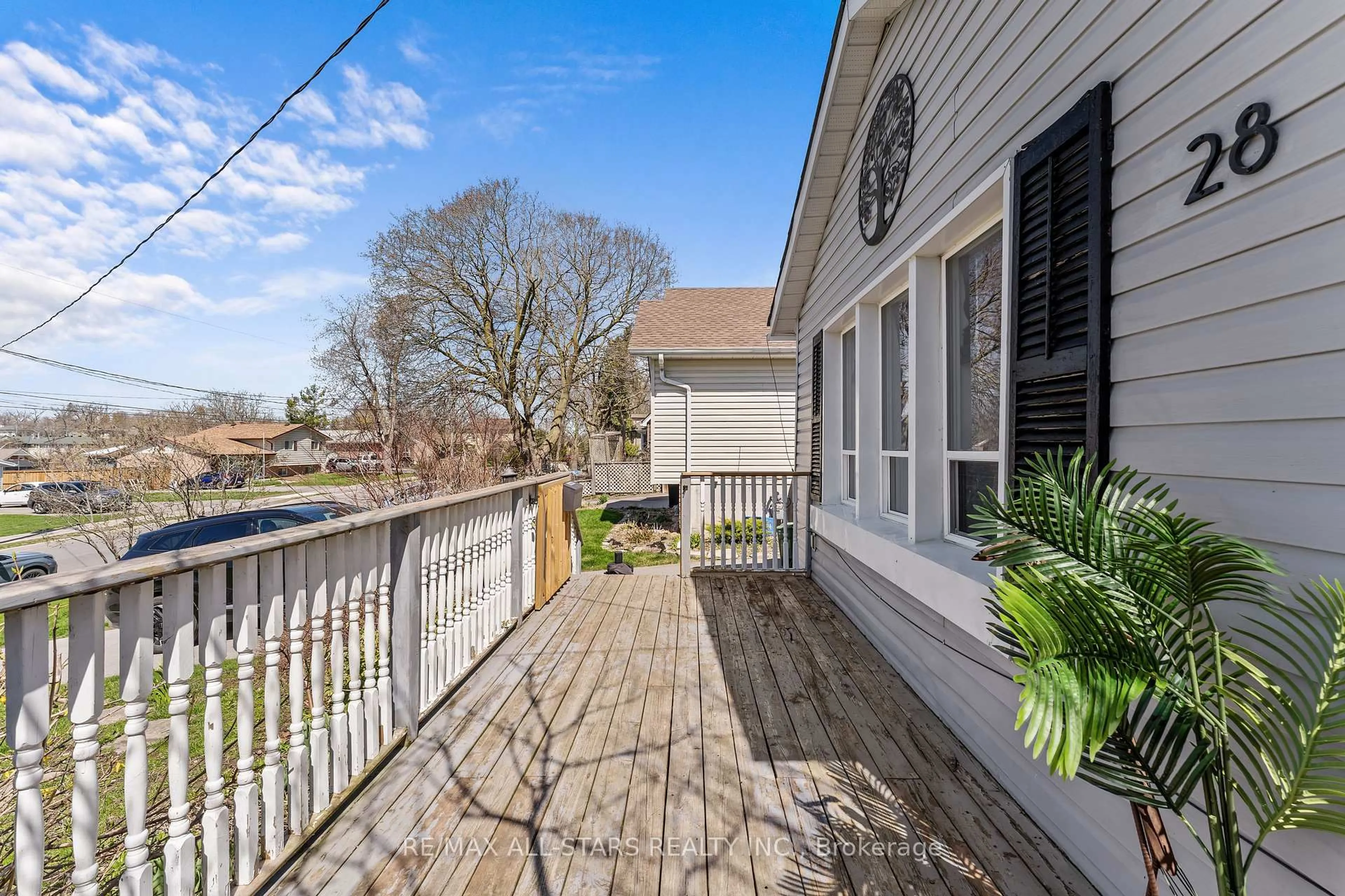 Patio, street for 28 Caroline St, Kawartha Lakes Ontario K9V 1T1