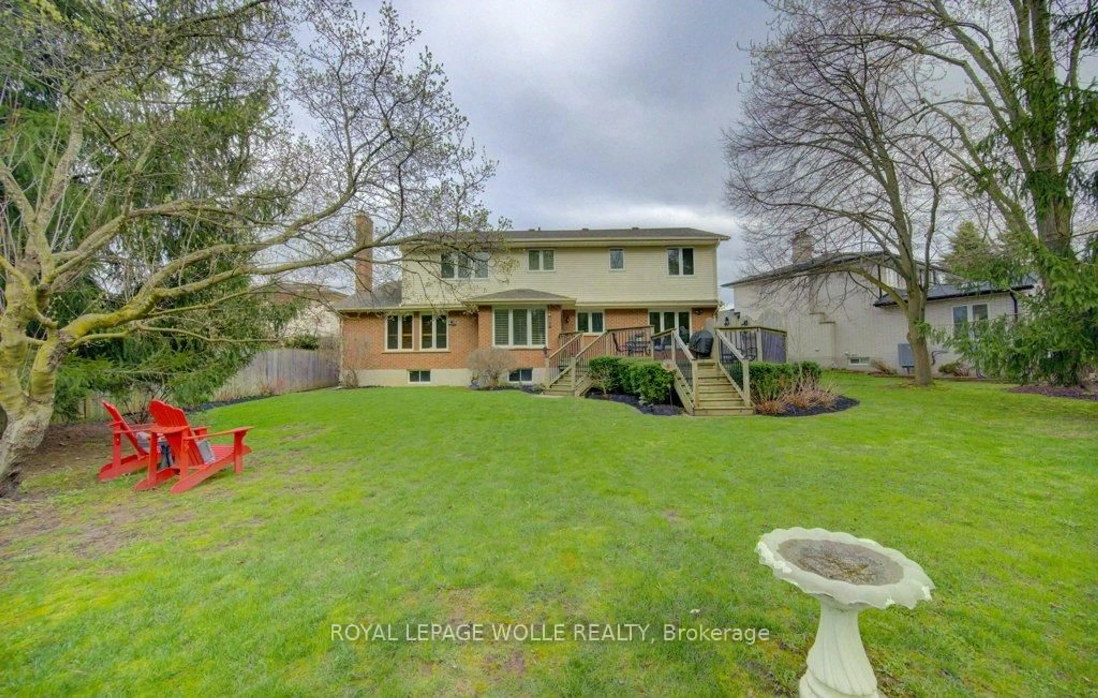 A pic from outside/outdoor area/front of a property/back of a property/a pic from drone, unknown for 333 Calvington Pl, Waterloo Ontario N2T 1R1