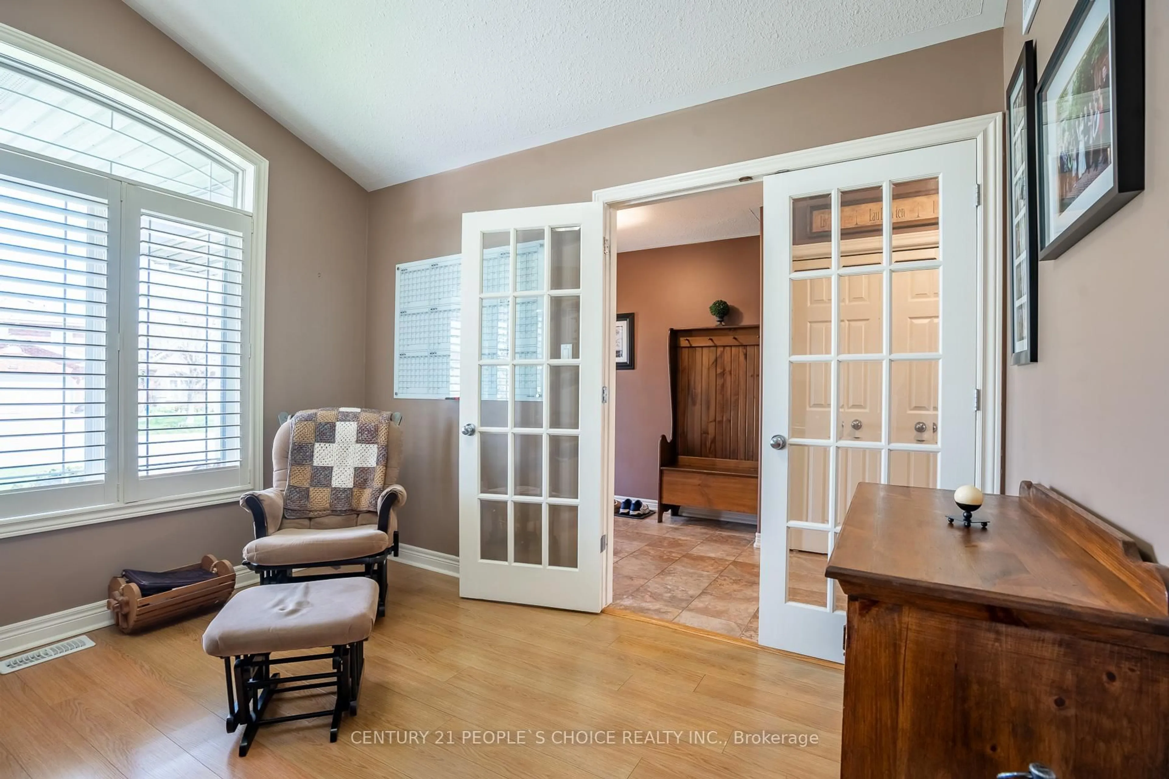 Indoor entryway for 5438 Morning Glory Crt, Niagara Falls Ontario L2J 0A3