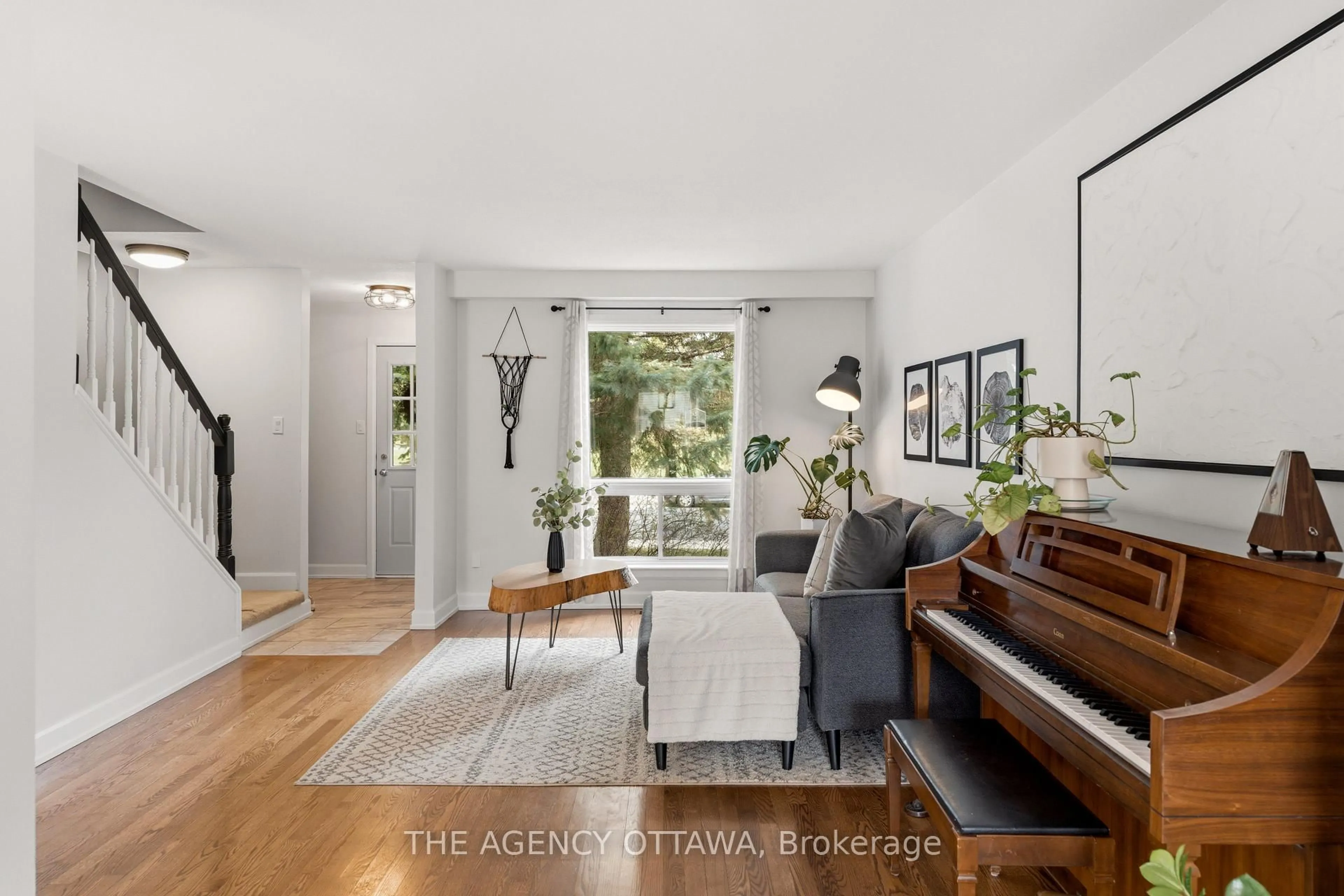 Living room with furniture, unknown for 1625 Bottriell Way, Ottawa Ontario K4A 1W5