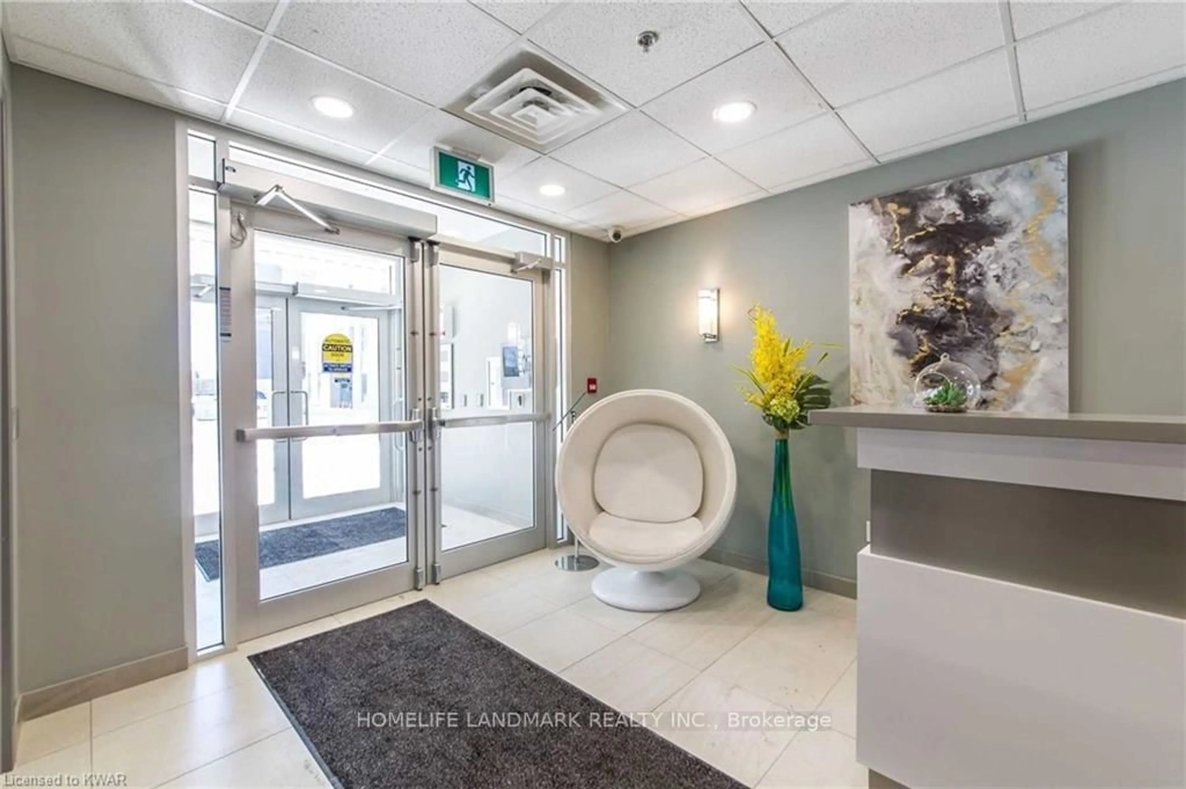 Indoor foyer for 321 Spruce St #312, Waterloo Ontario N2L 0G4