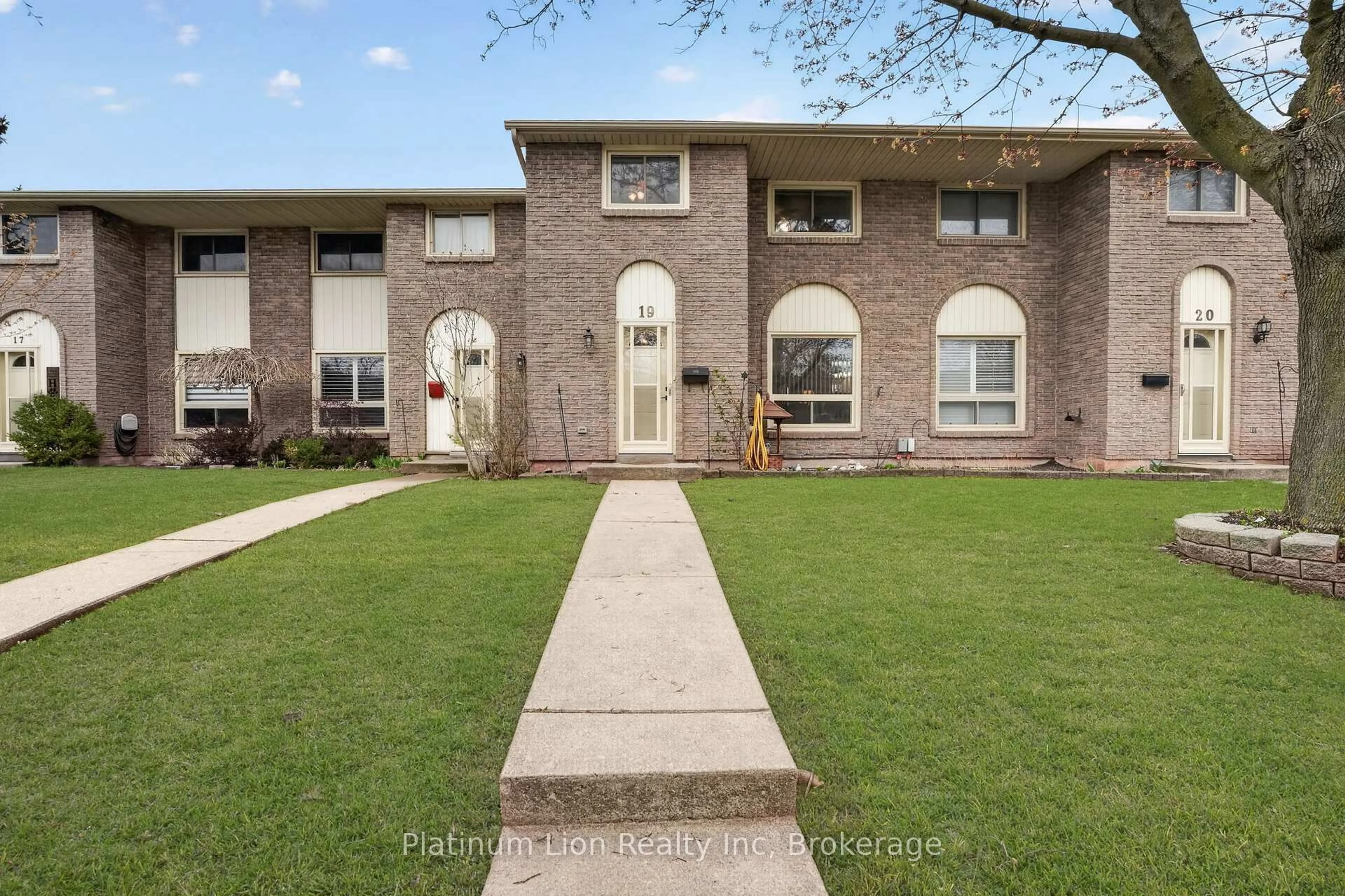 Home with brick exterior material, street for 150 Gateshead Cres #19, Hamilton Ontario L8G 4A7