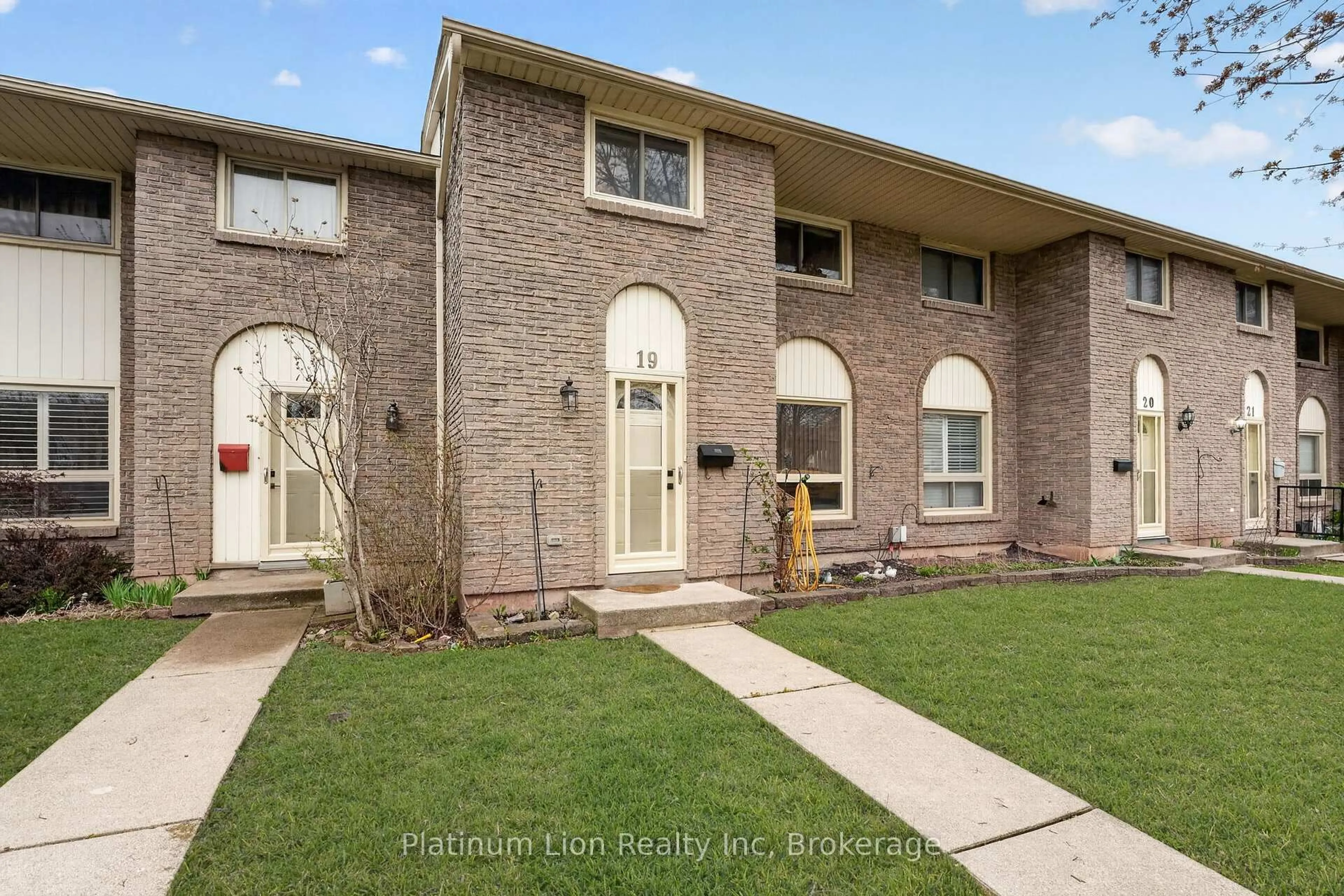 Home with brick exterior material, street for 150 Gateshead Cres #19, Hamilton Ontario L8G 4A7