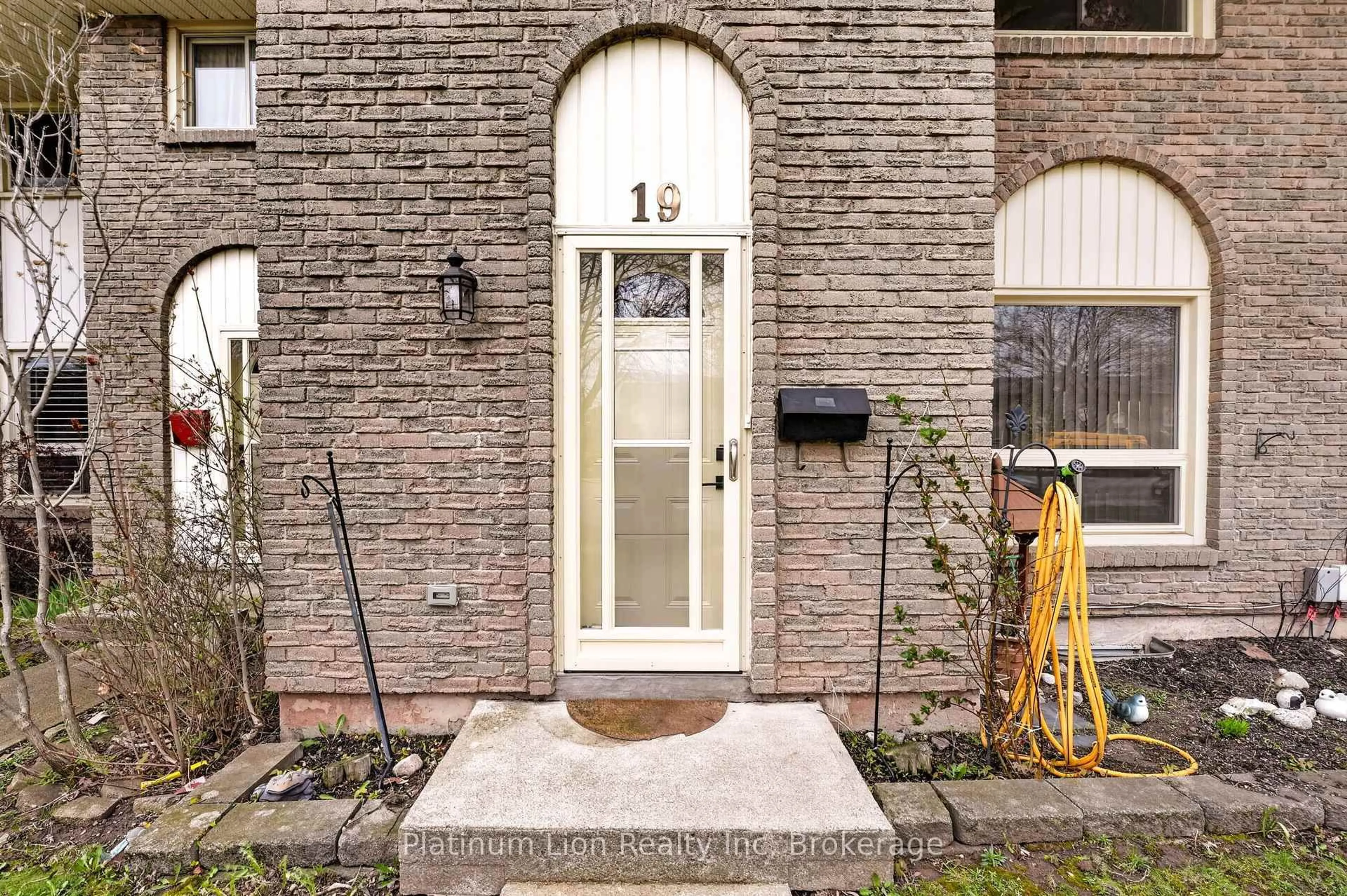 Home with brick exterior material, street for 150 Gateshead Cres #19, Hamilton Ontario L8G 4A7