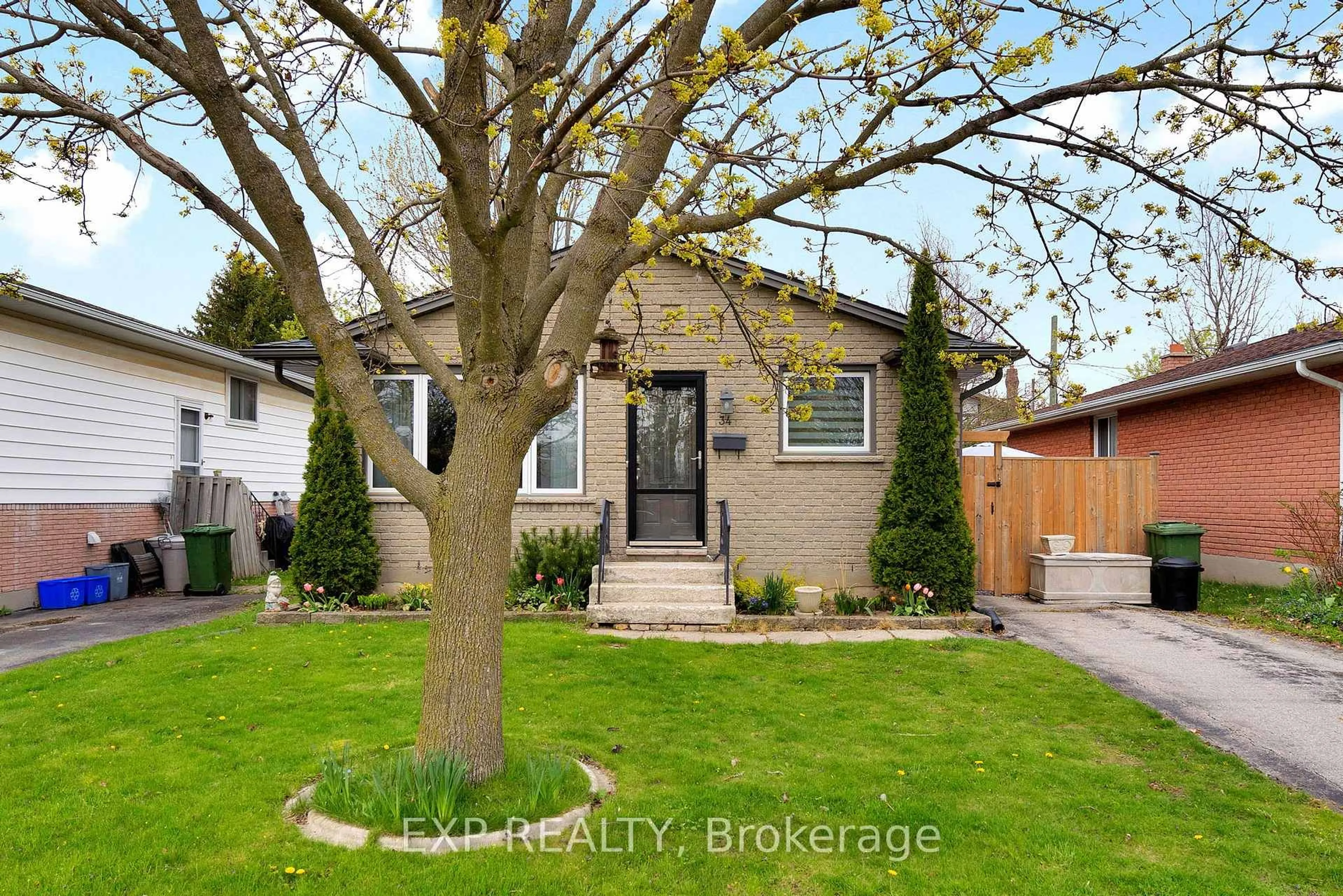 Home with brick exterior material, street for 34 Taylor Cres, St. Thomas Ontario N5R 5J4