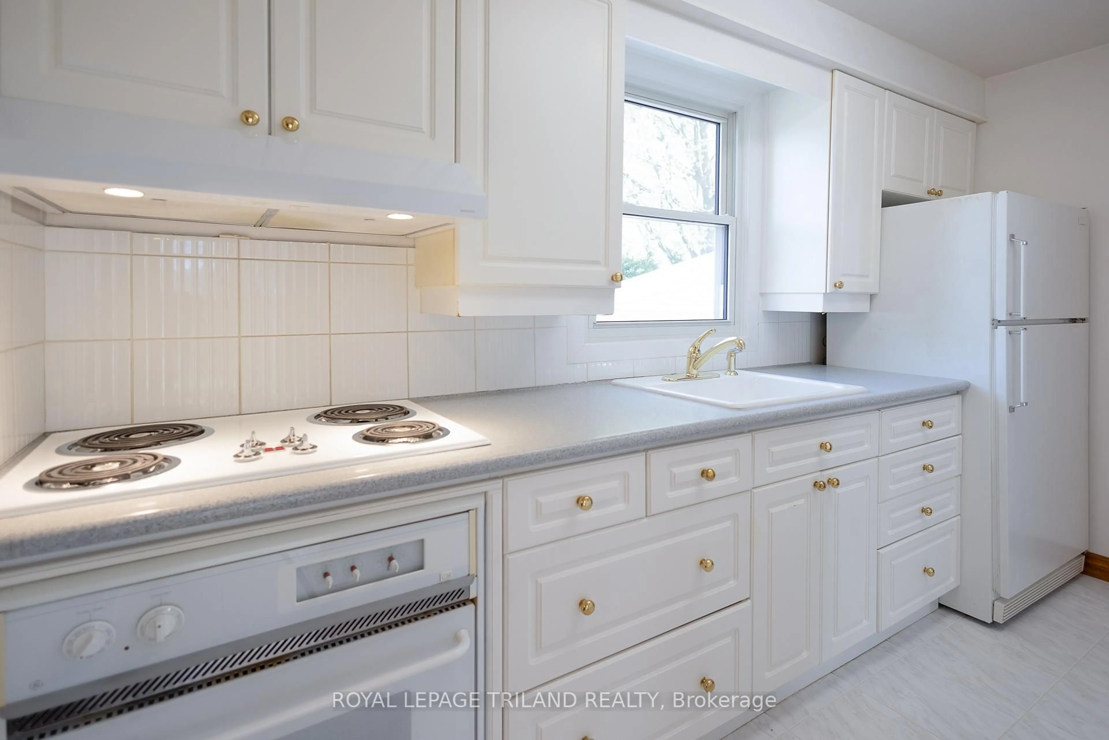 Standard kitchen, ceramic/tile floor for 708 Norwood Ave, London East Ontario N5Y 4M7