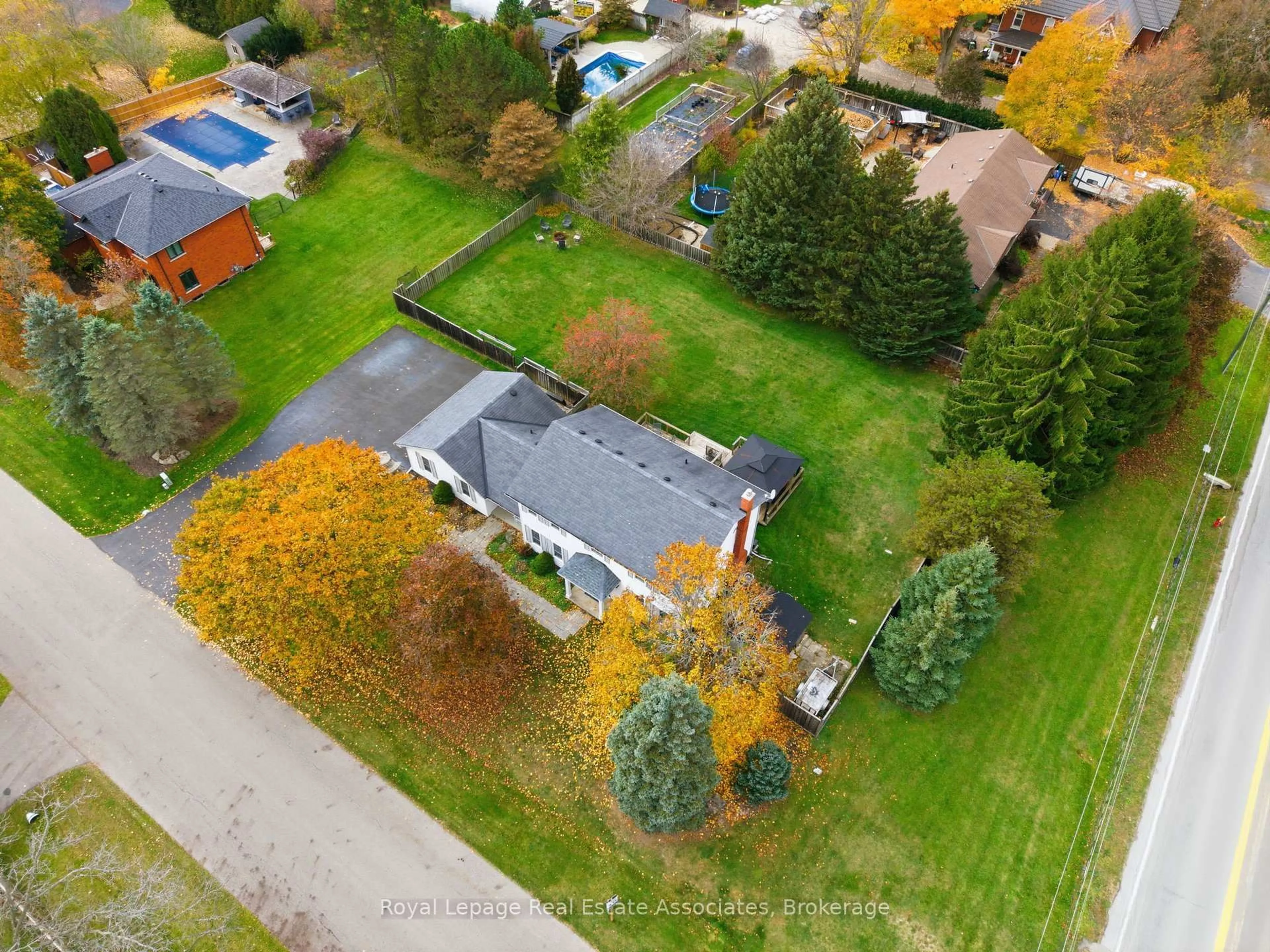 A pic from outside/outdoor area/front of a property/back of a property/a pic from drone, street for 1 Meander Clse, Hamilton Ontario L0R 1H1