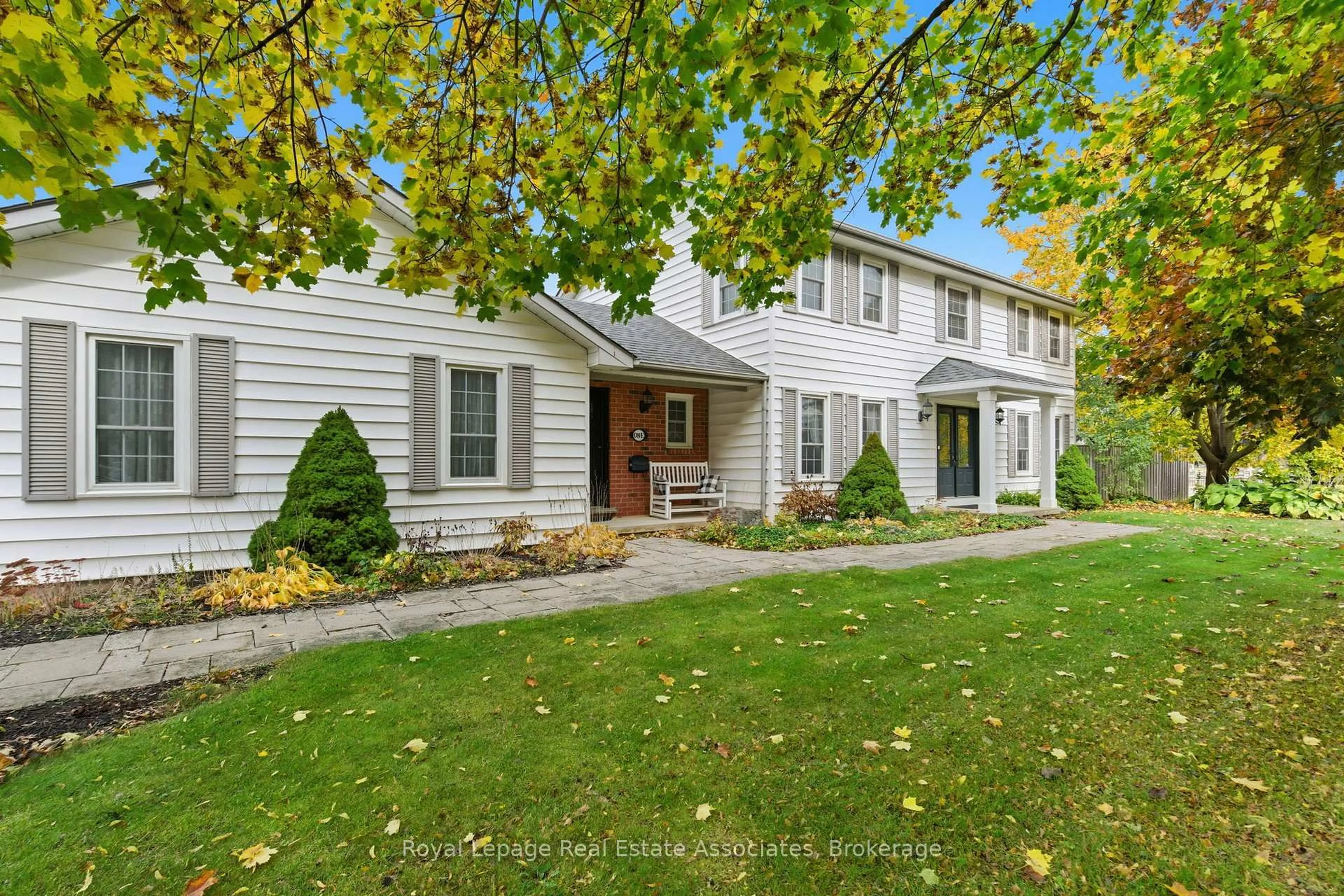 Home with vinyl exterior material, street for 1 Meander Clse, Hamilton Ontario L0R 1H1