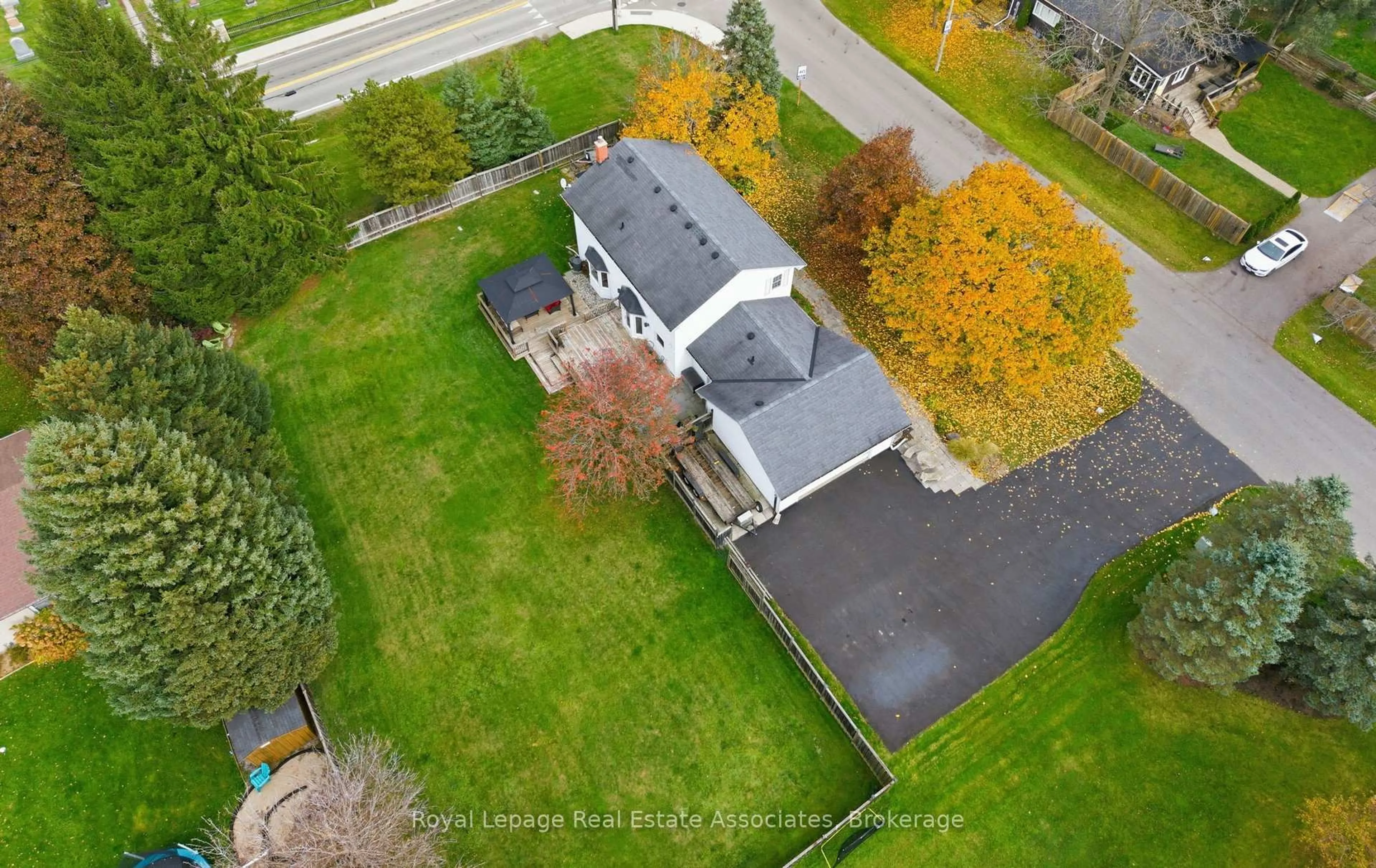 A pic from outside/outdoor area/front of a property/back of a property/a pic from drone, street for 1 Meander Clse, Hamilton Ontario L0R 1H1