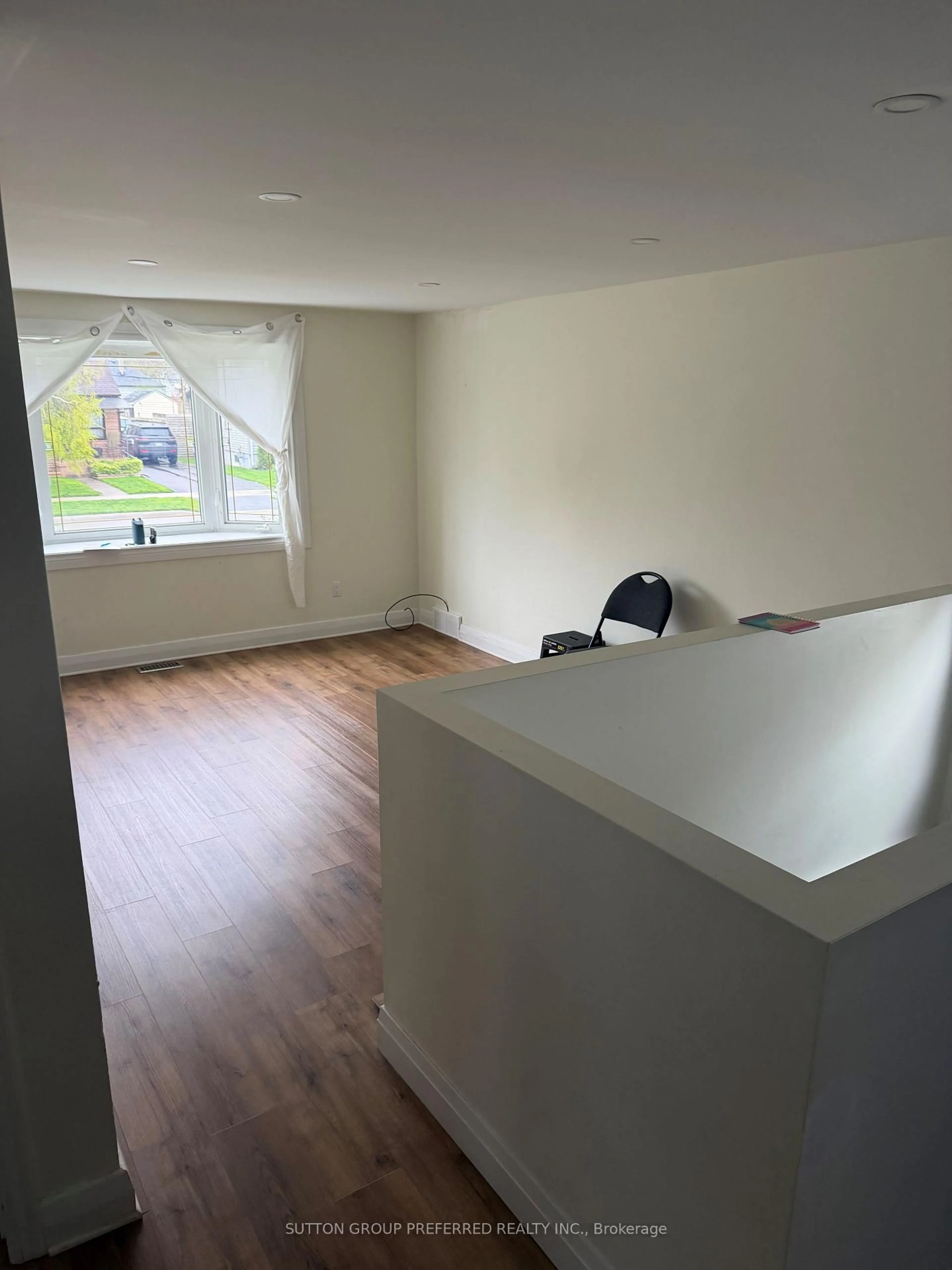 A pic of a room for 335 Vancouver St, London East Ontario N5W 4S5