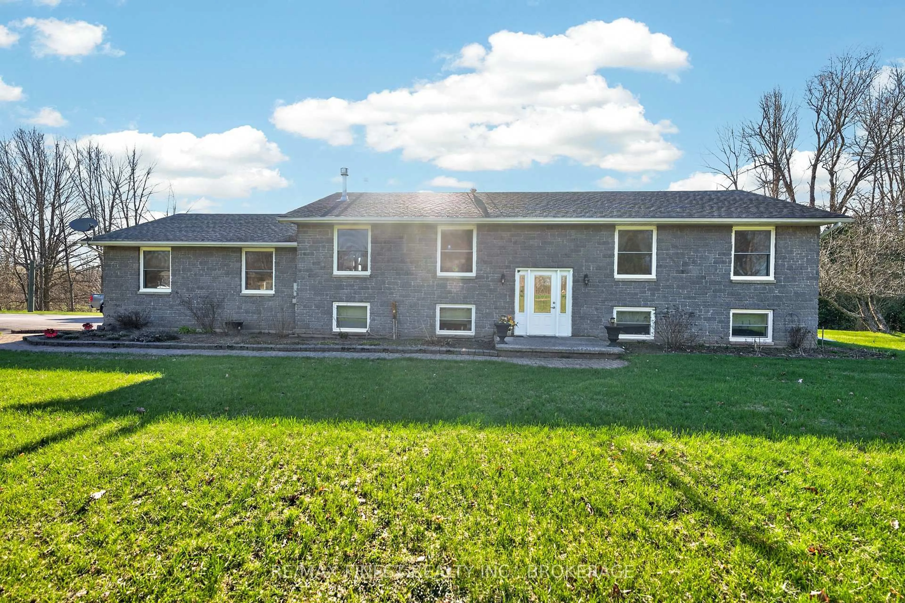 A pic from outside/outdoor area/front of a property/back of a property/a pic from drone, building for 191 Emerson Rd, Belleville Ontario K0K 2Y0