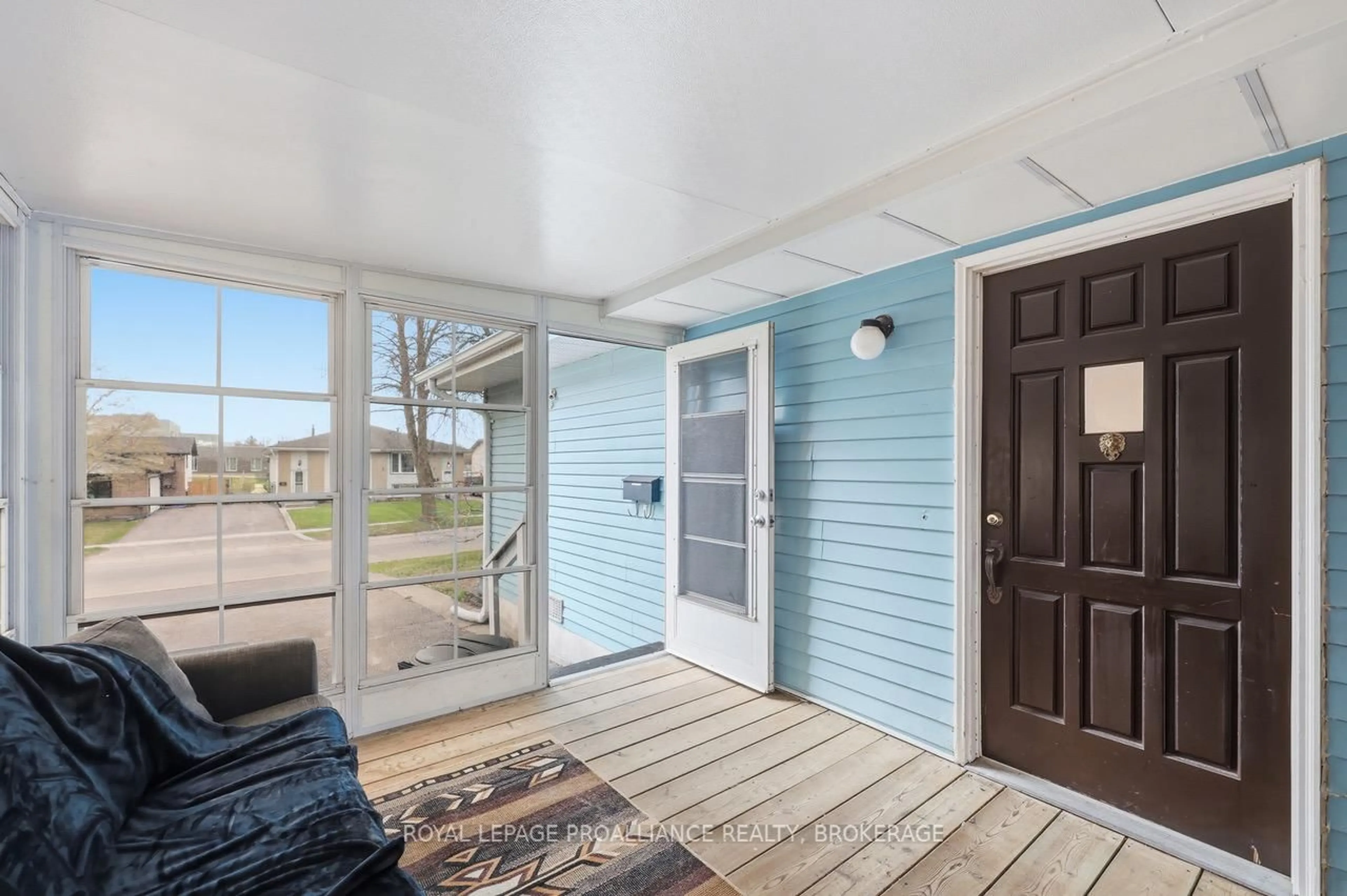 Indoor entryway for 65 Abbey Dale Crt, Kingston Ontario K7K 5W8