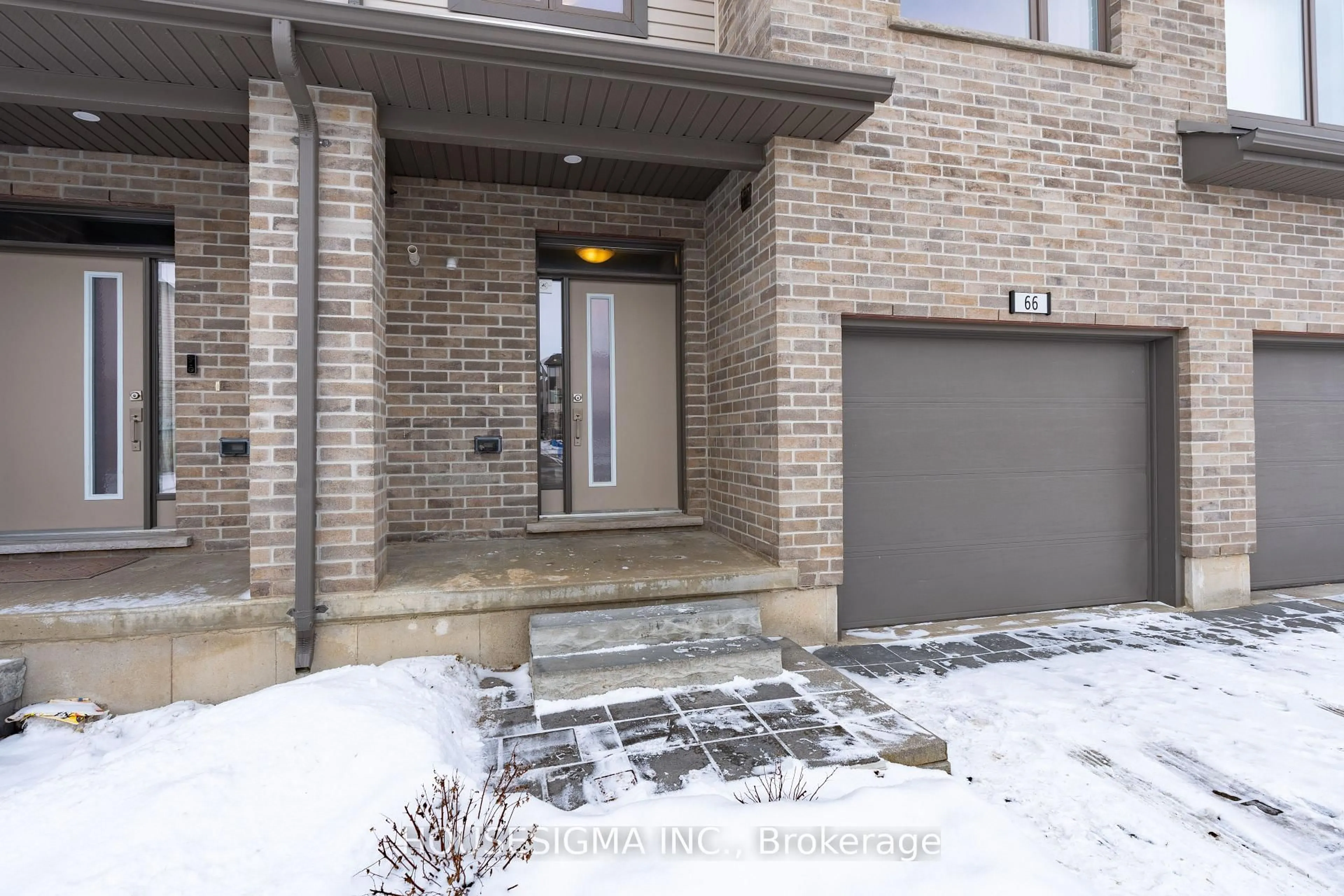 Indoor entryway for 2070 Meadowgate Blvd #66, London South Ontario N6M 0H5