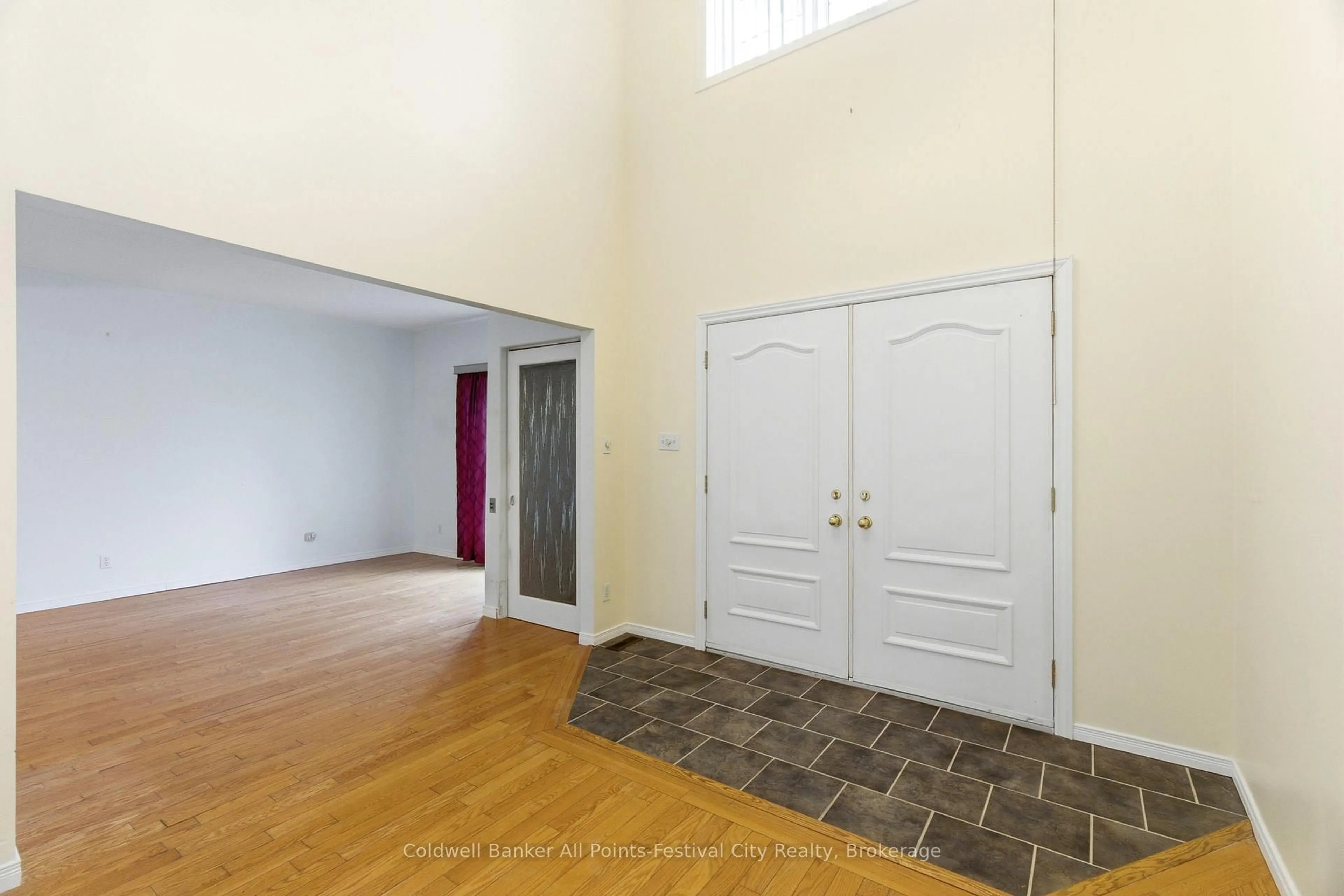 Indoor foyer for 81164 Pfrimmer Rd, Ashfield-Colborne-Wawanosh Ontario N7A 3Y1