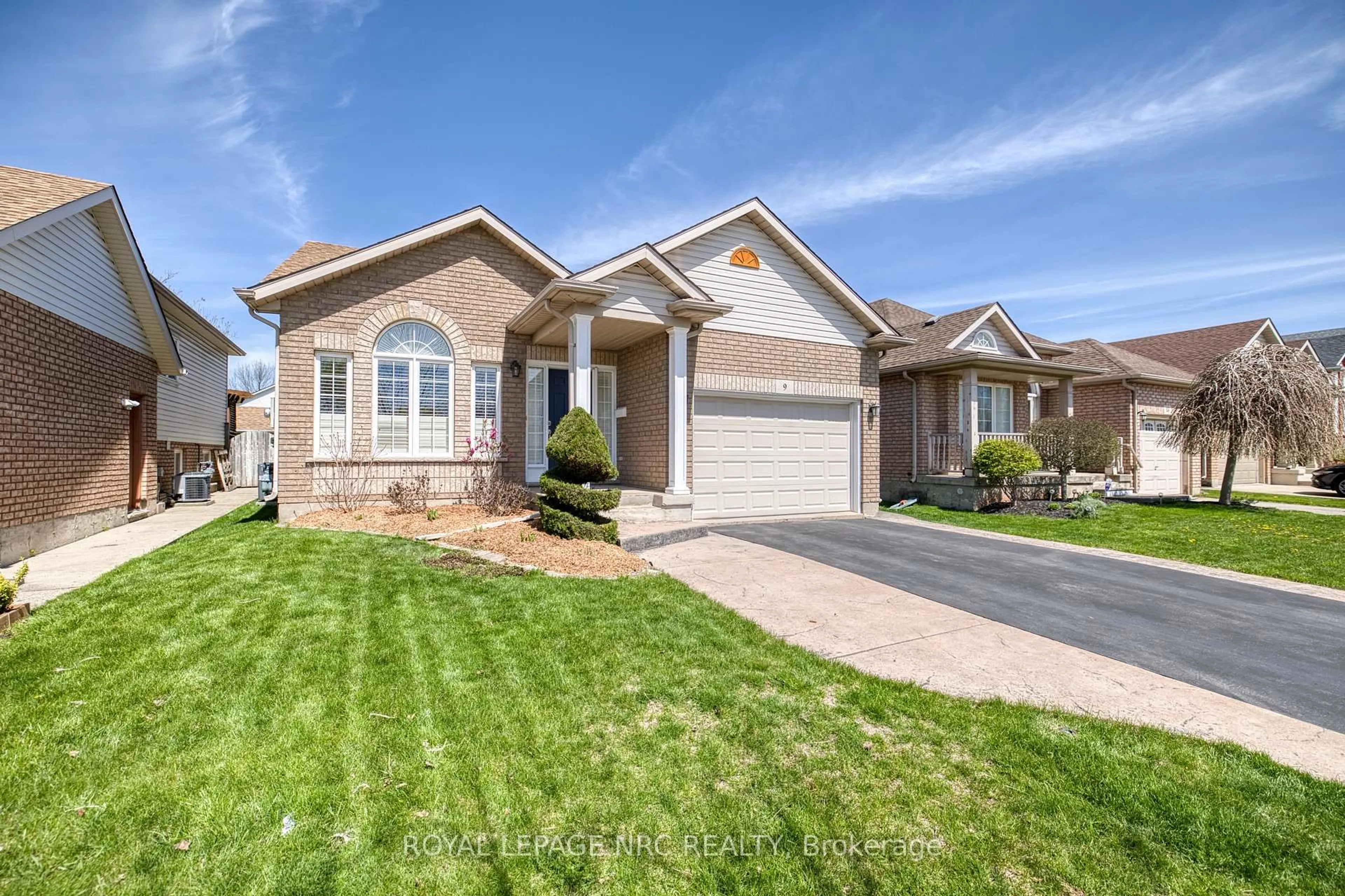 Home with brick exterior material, street for 9 Summers Dr, Thorold Ontario L2V 5C4