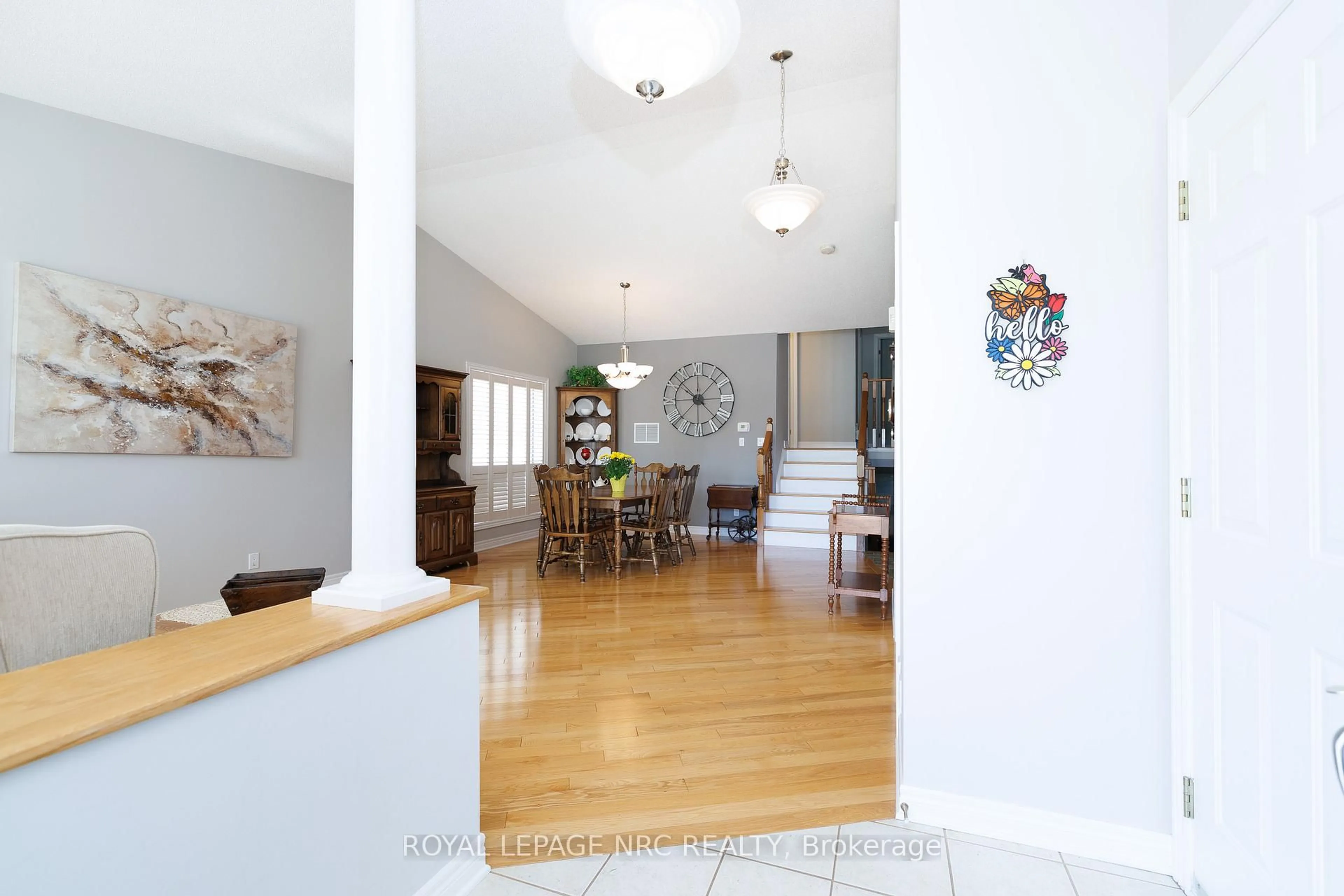 Indoor foyer for 9 Summers Dr, Thorold Ontario L2V 5C4