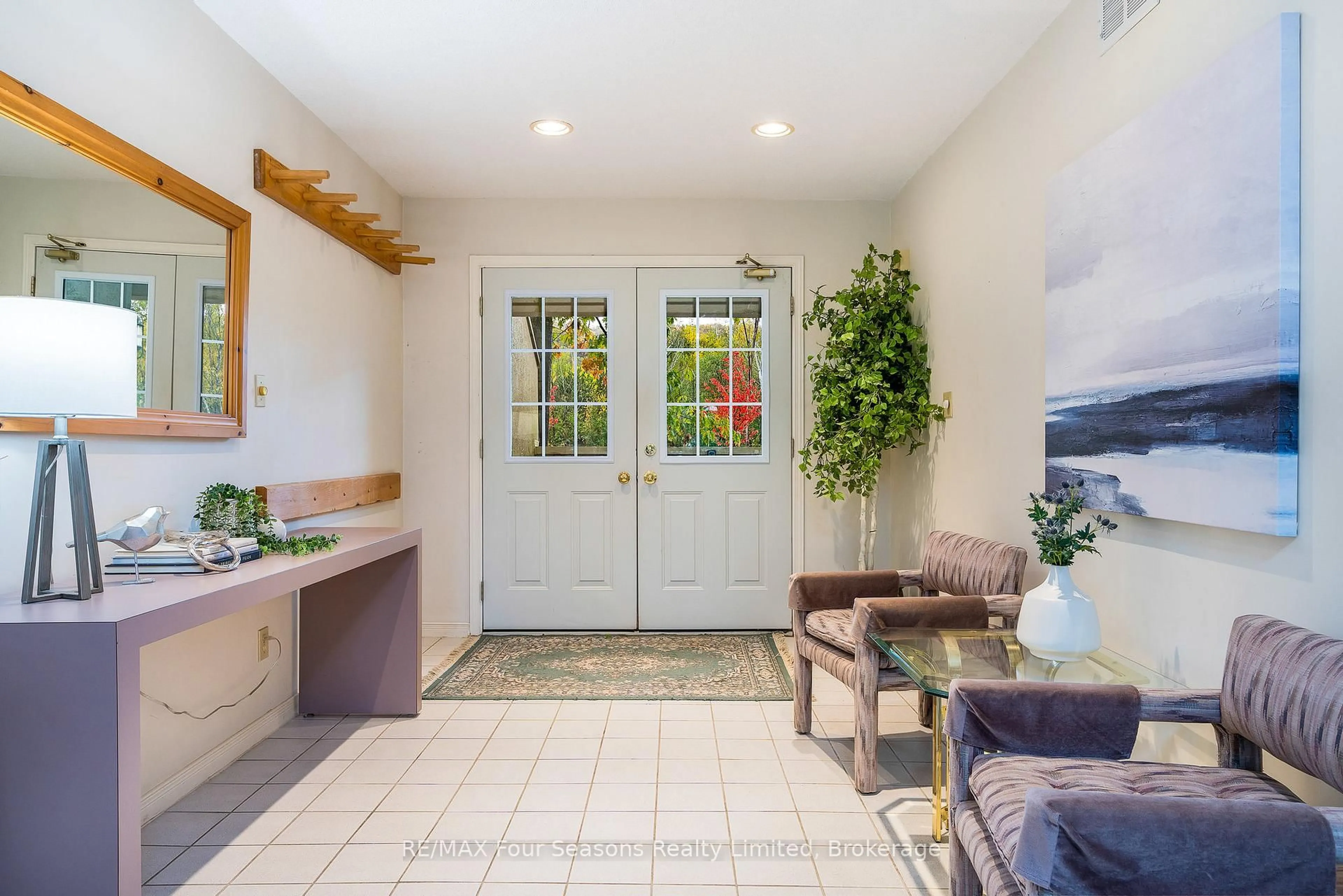 Indoor entryway for 107 Wintergreen Pl #113, Blue Mountains Ontario L9Y 0P8
