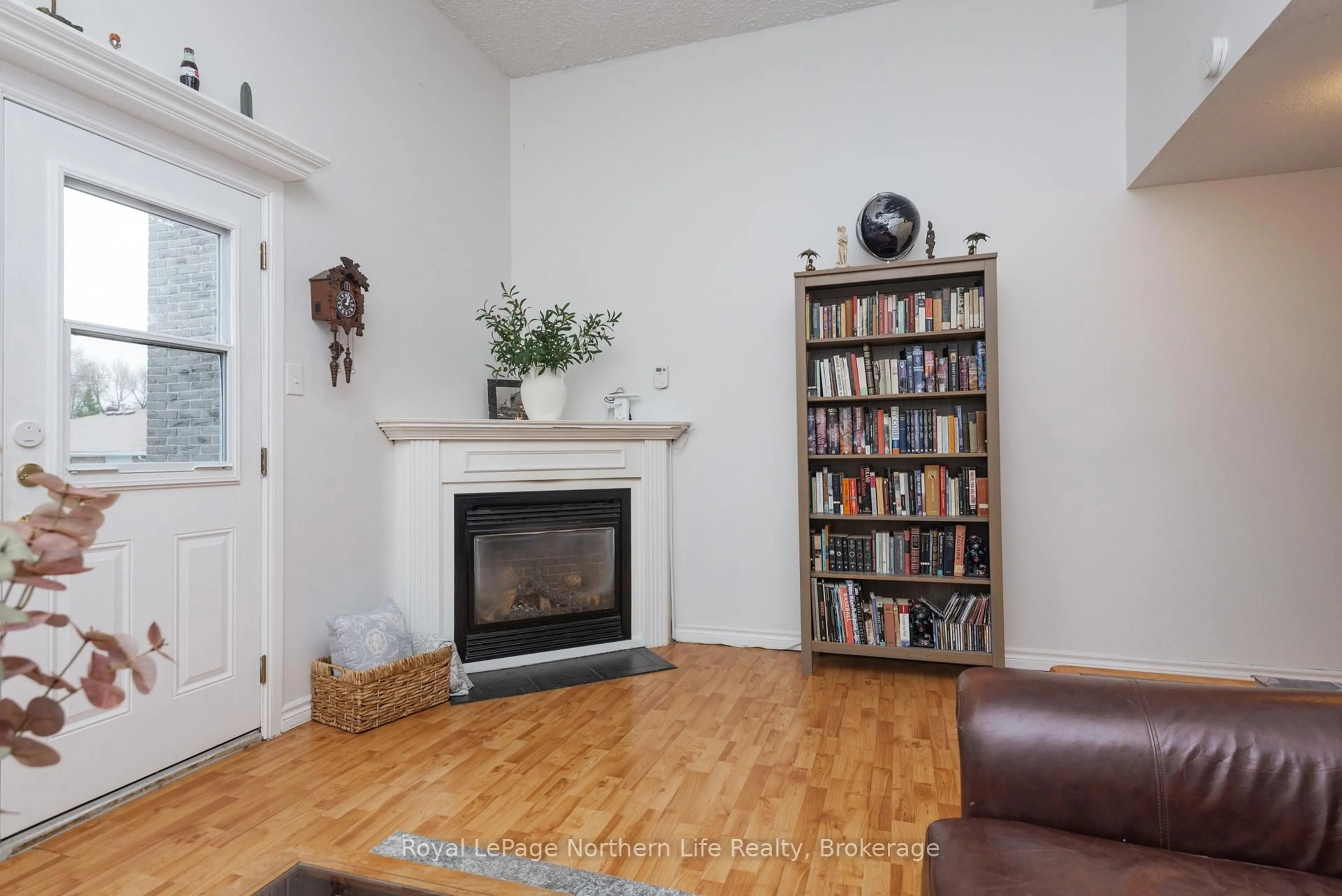 Living room with furniture, wood/laminate floor for 644 Lakeshore Dr #28, North Bay Ontario P1A 3N6