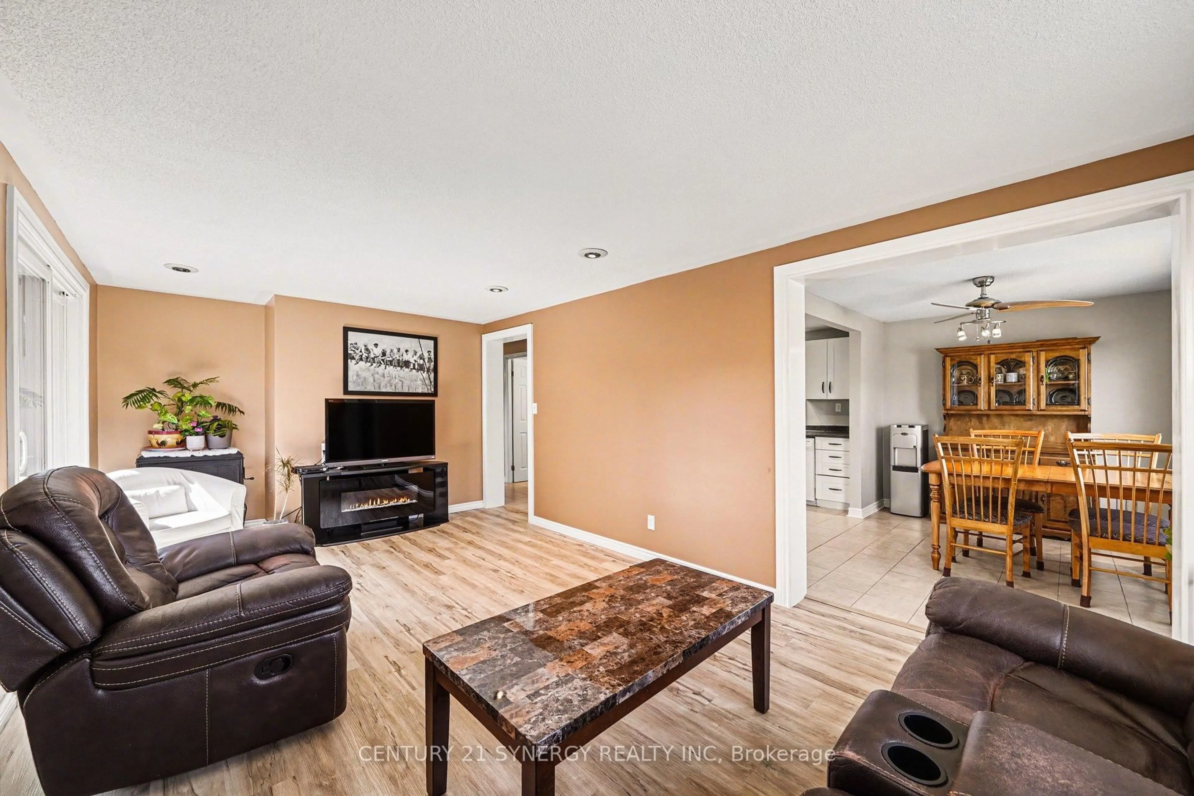 Living room with furniture, unknown for 2428 BLACKSTONE Cres, Ottawa Ontario K1B 4H2