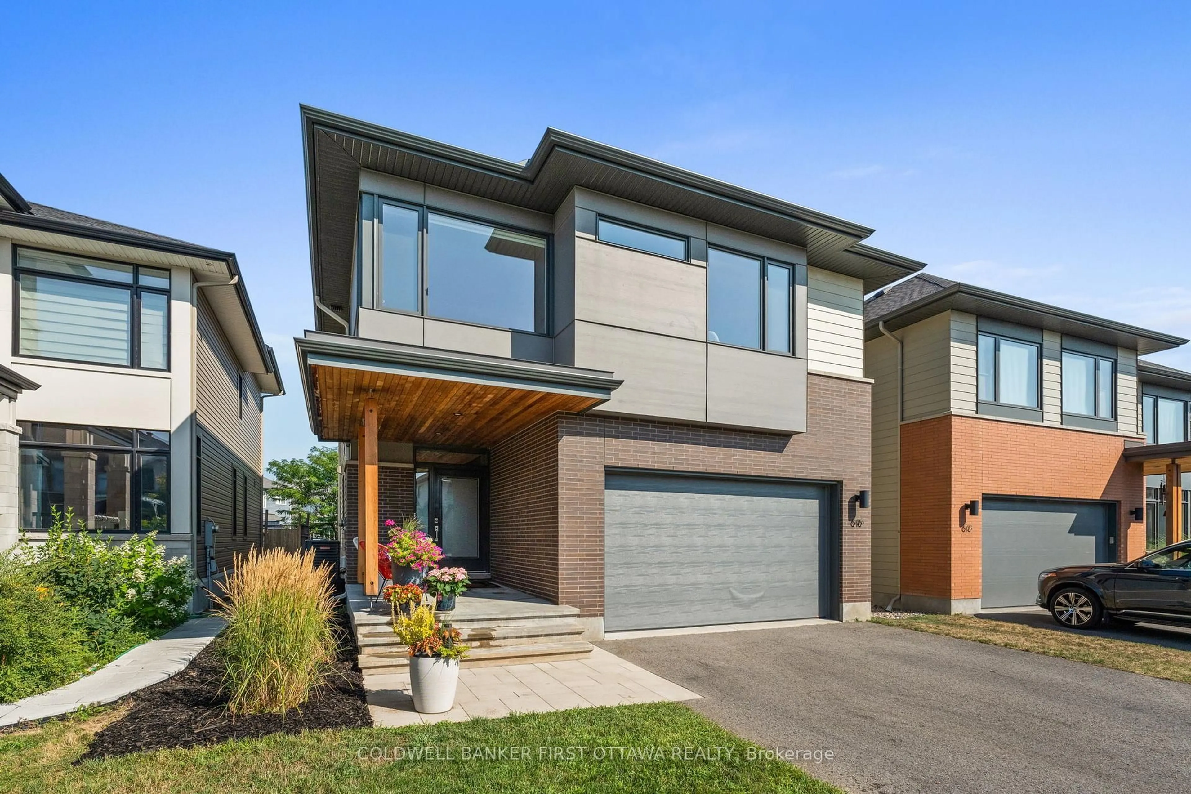 Home with brick exterior material, street for 616 Summerhill St, Ottawa Ontario K4M 0C2