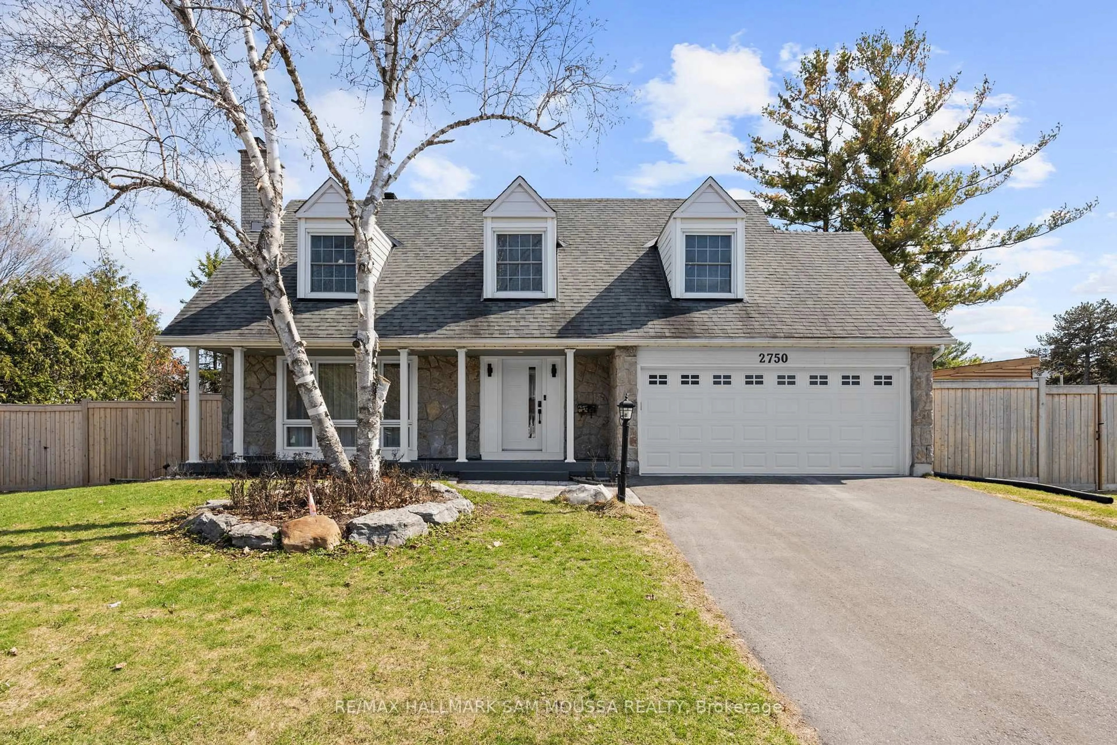 Home with vinyl exterior material, street for 2750 Consul Ave, Nepean Ontario K2H 7H7