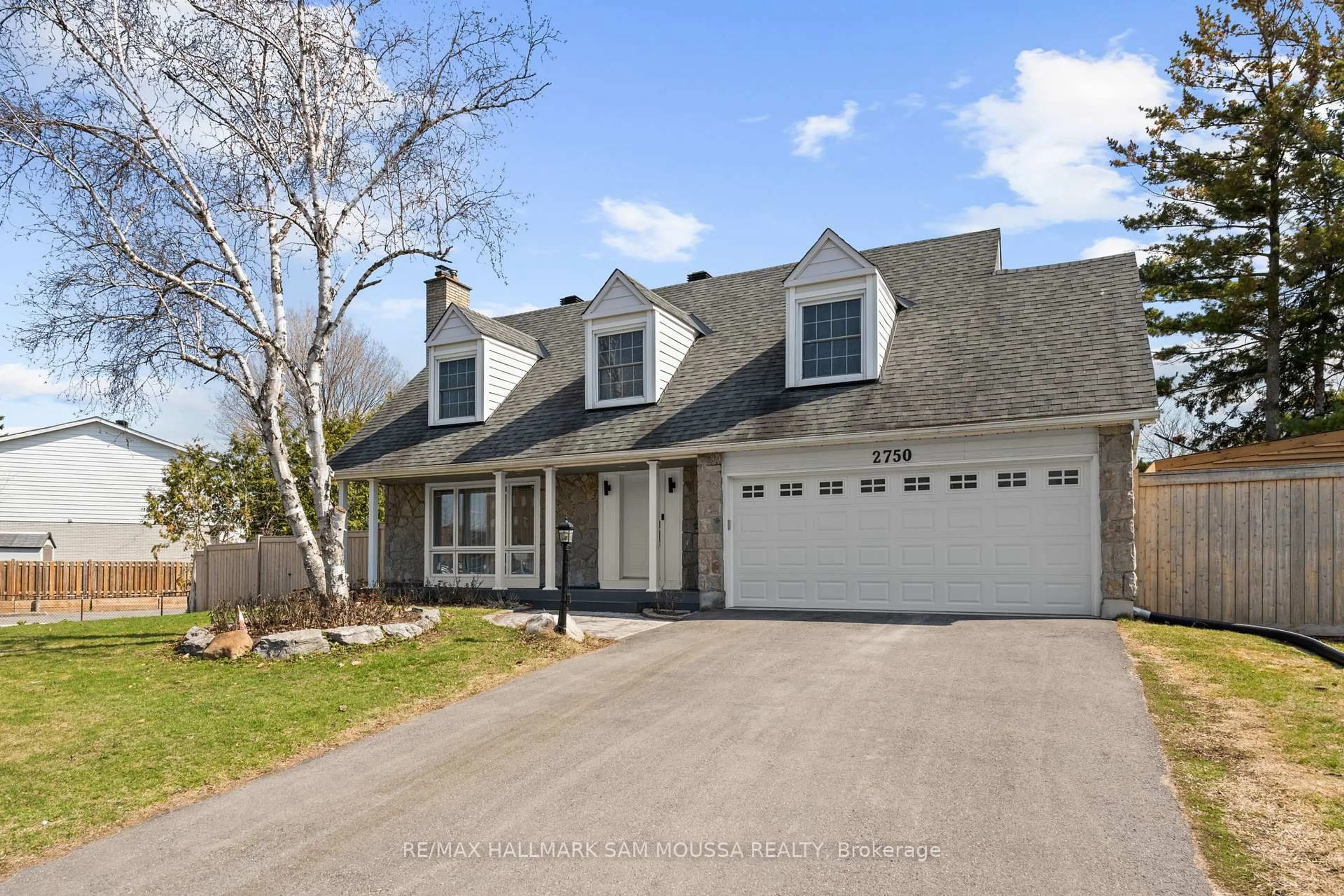 Home with vinyl exterior material, street for 2750 Consul Ave, Nepean Ontario K2H 7H7