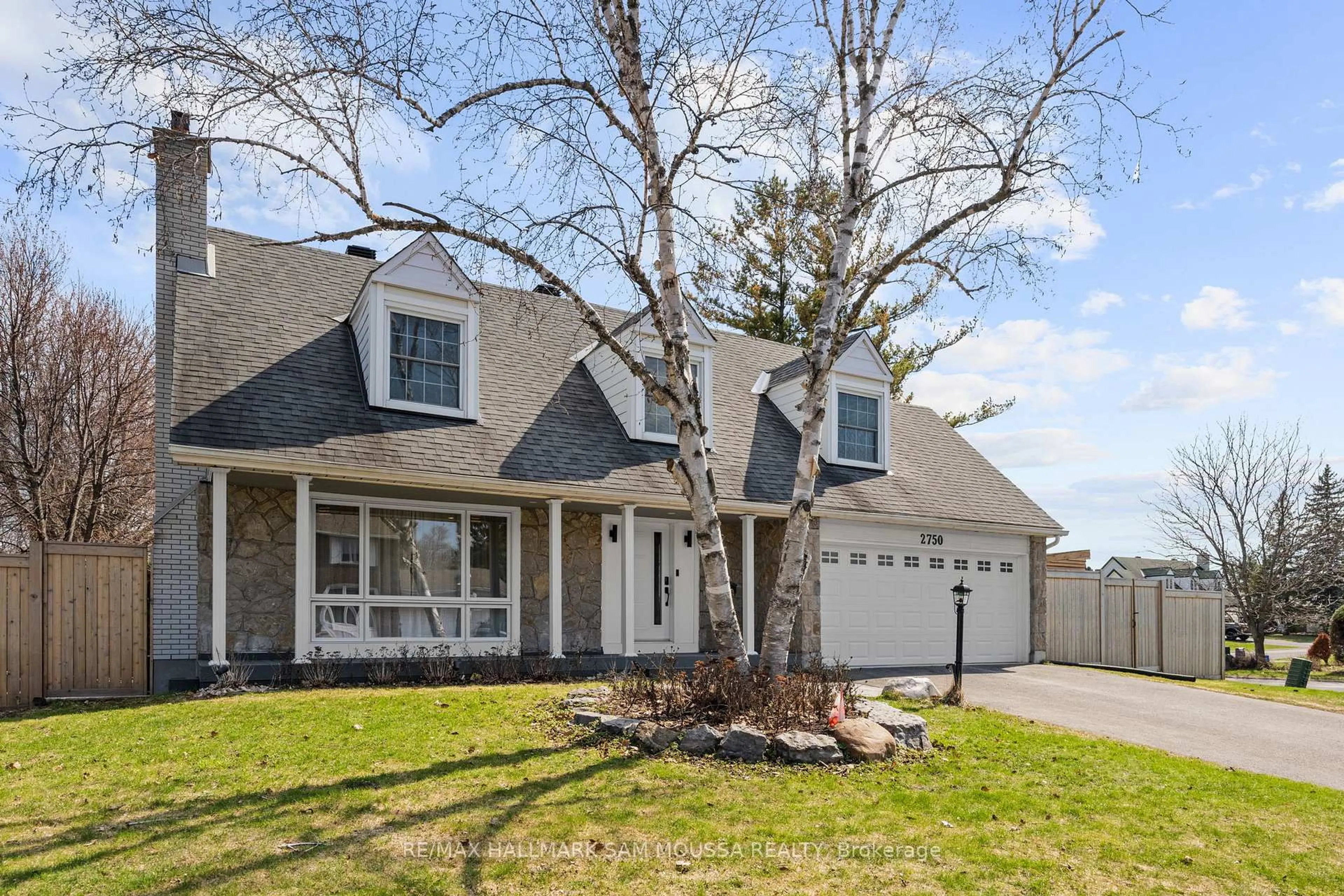 Home with vinyl exterior material, street for 2750 Consul Ave, Nepean Ontario K2H 7H7